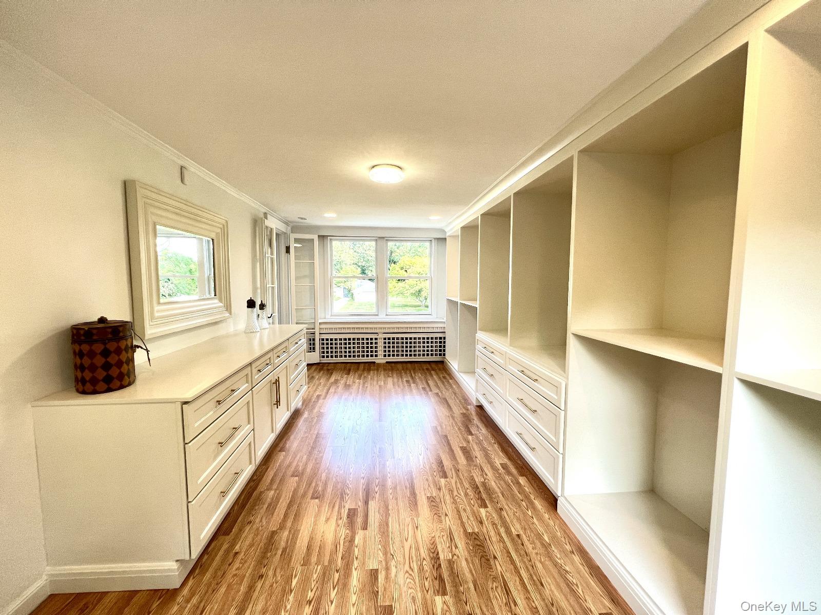 87 Wheatley Road, Old Westbury, NY 11568