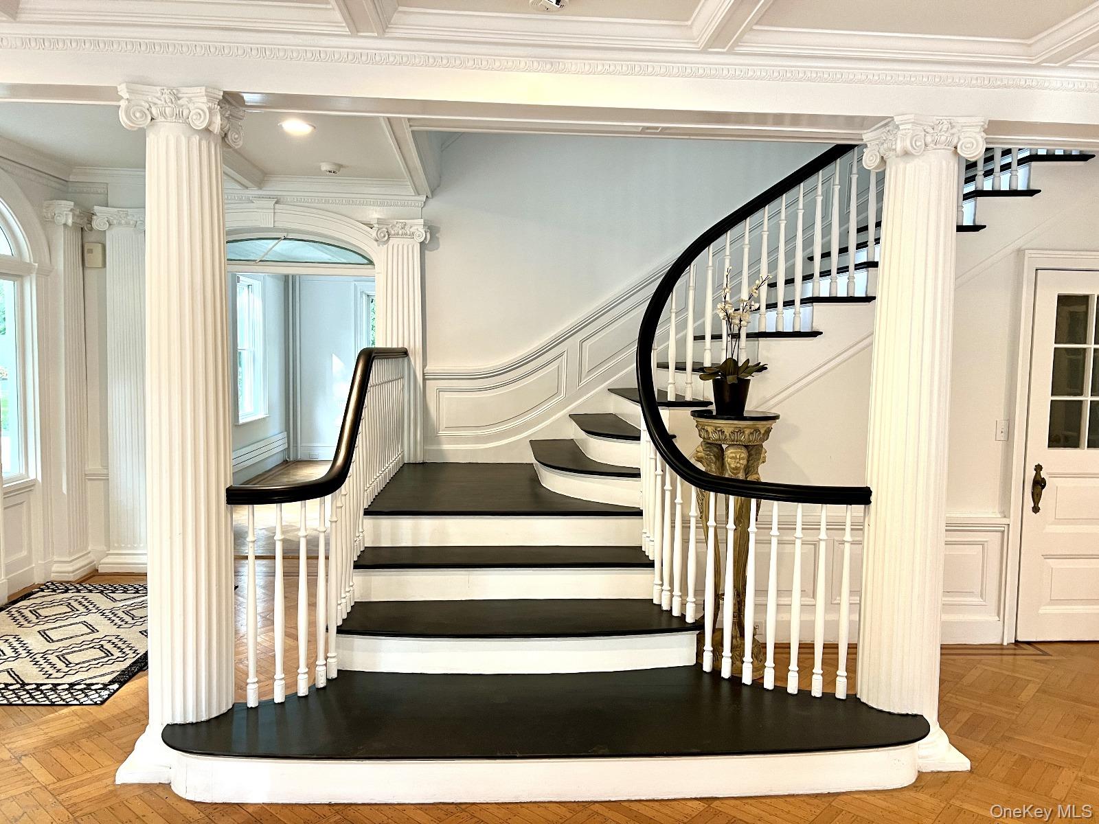 87 Wheatley Road, Old Westbury, NY 11568