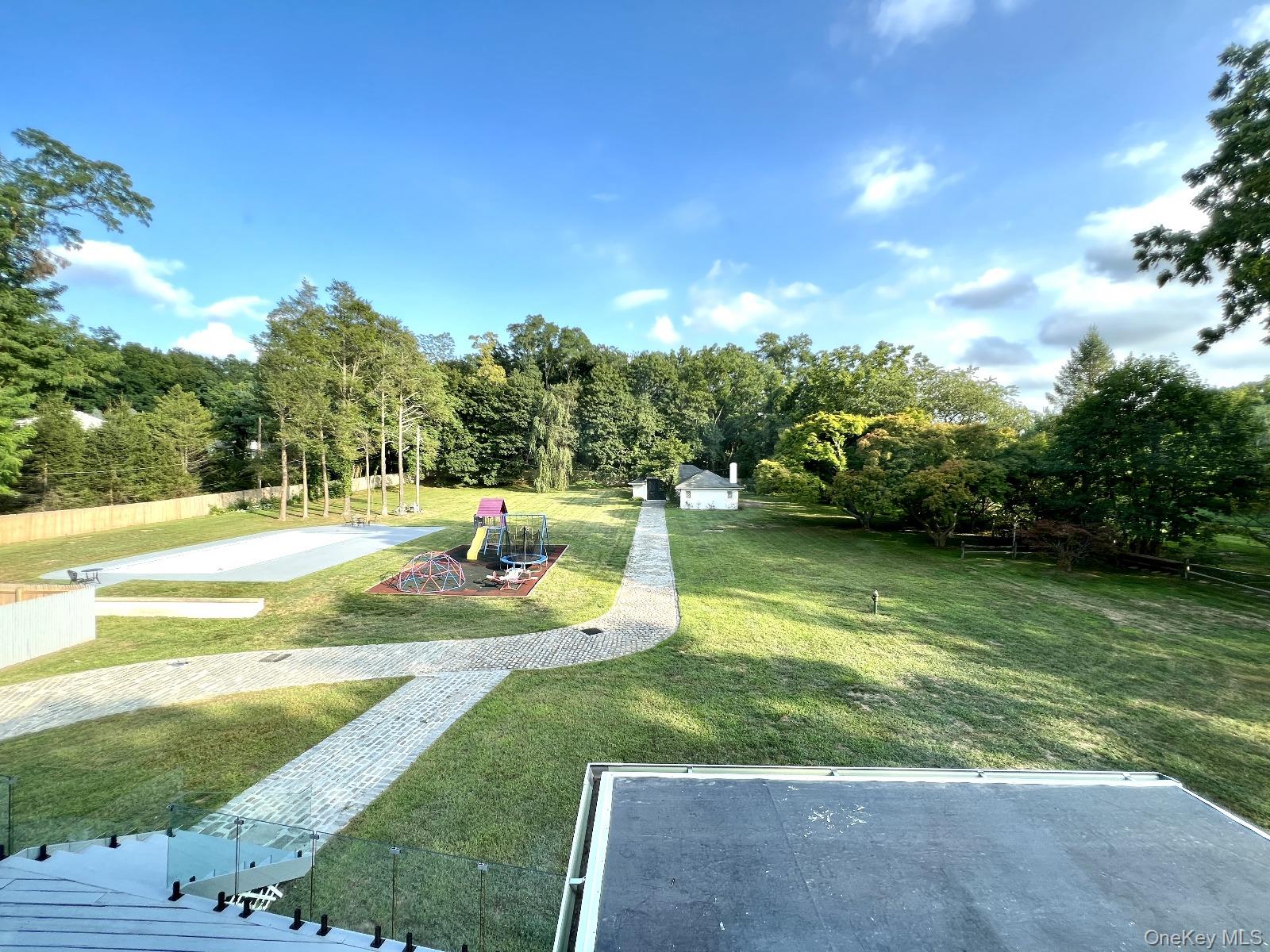 87 Wheatley Road, Old Westbury, NY 11568