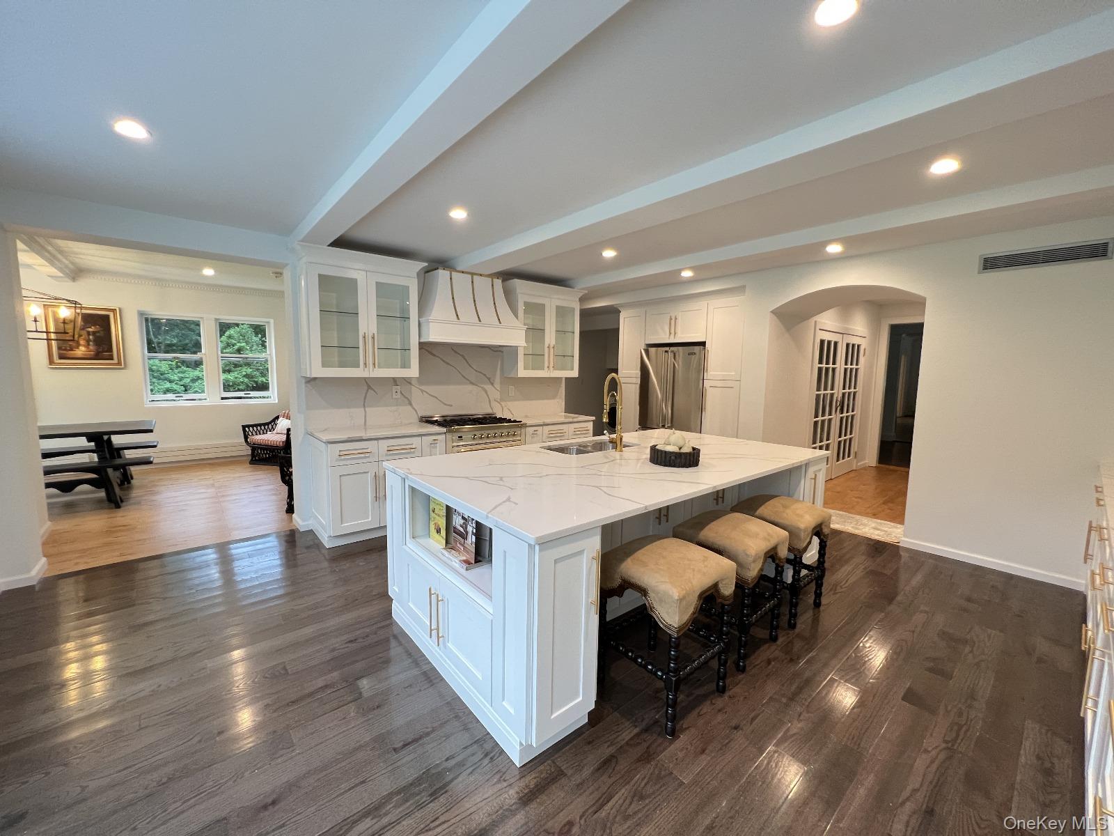 87 Wheatley Road, Old Westbury, NY 11568