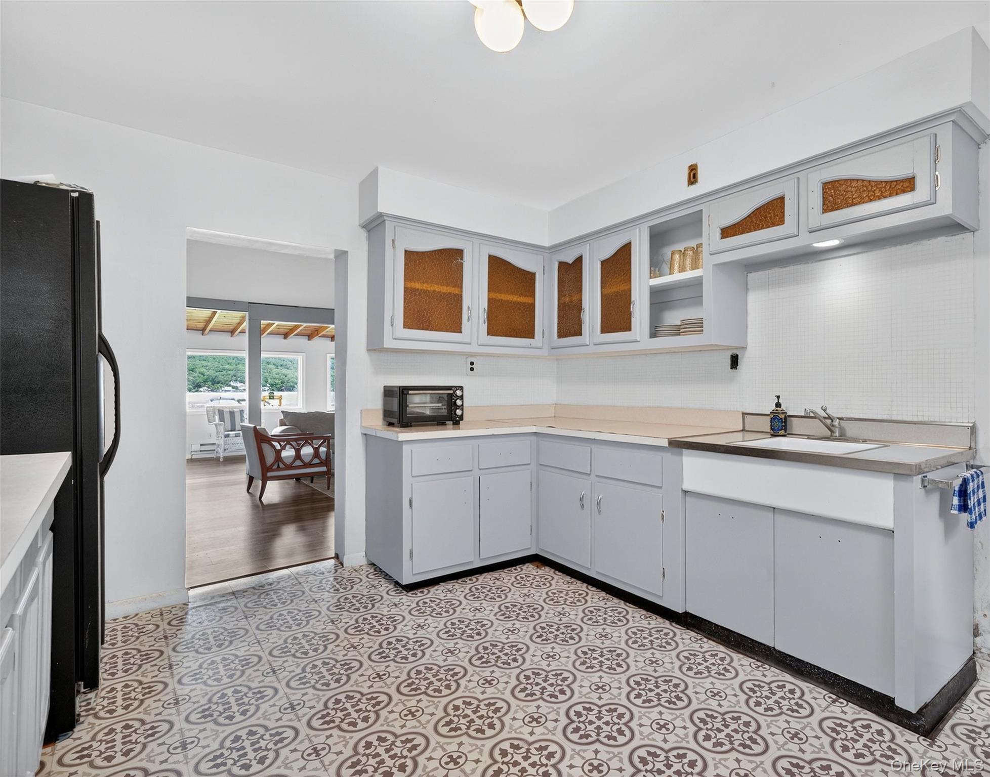 7 W Cove Road, Greenwood Lake, NY 10925