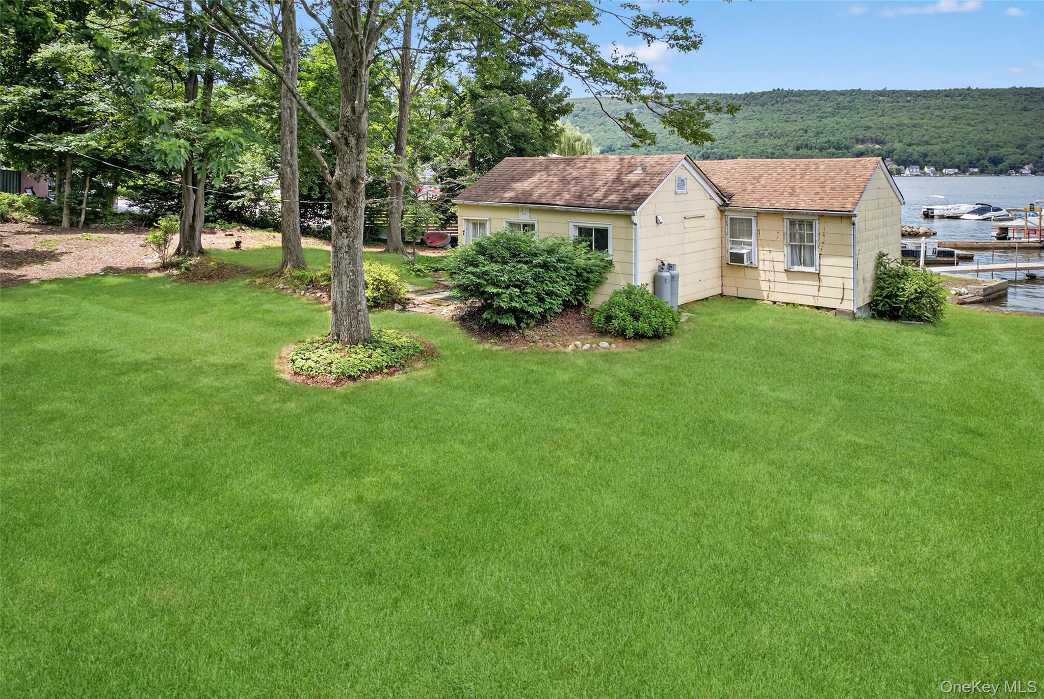 7 W Cove Road, Greenwood Lake, NY 10925