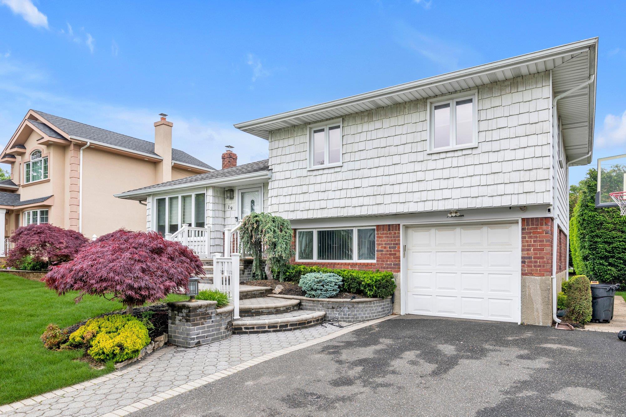 19 Alan Court Plainview NY 11803 MLS #865935