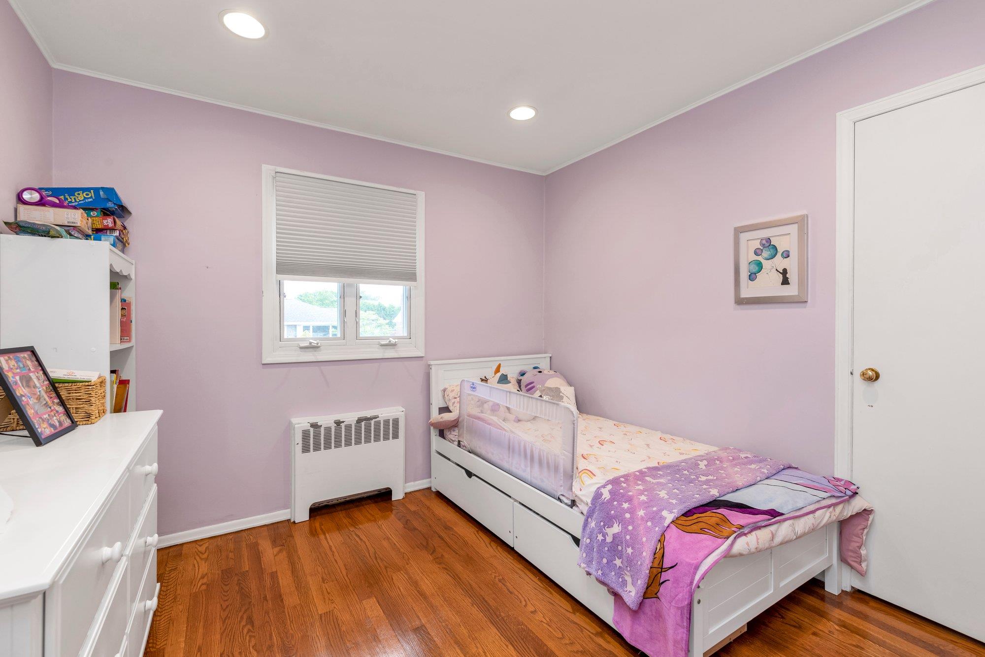 19 Alan Court, Plainview, NY 11803