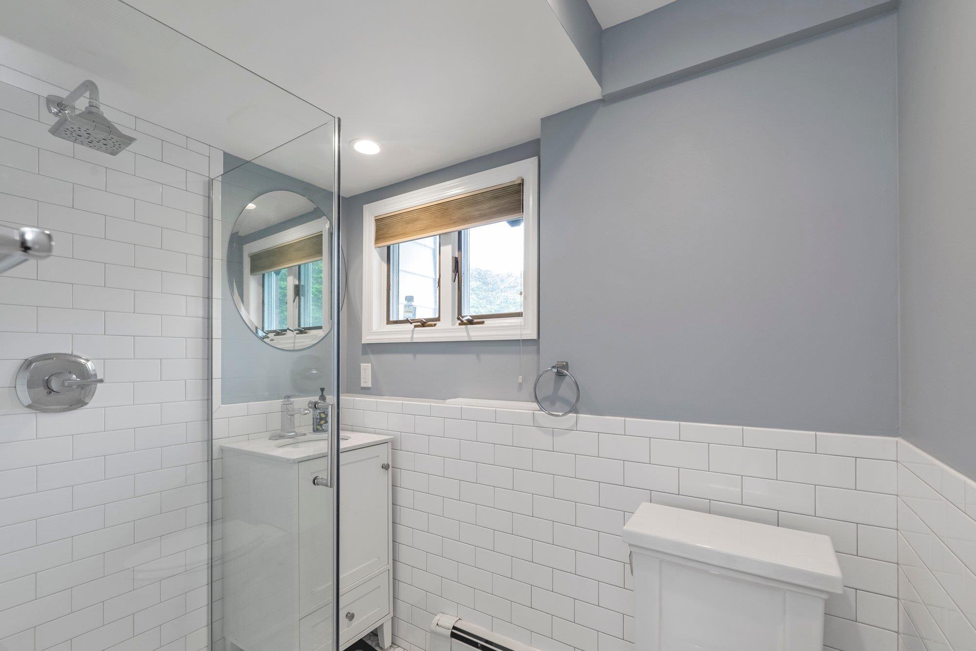 19 Alan Court, Plainview, NY 11803