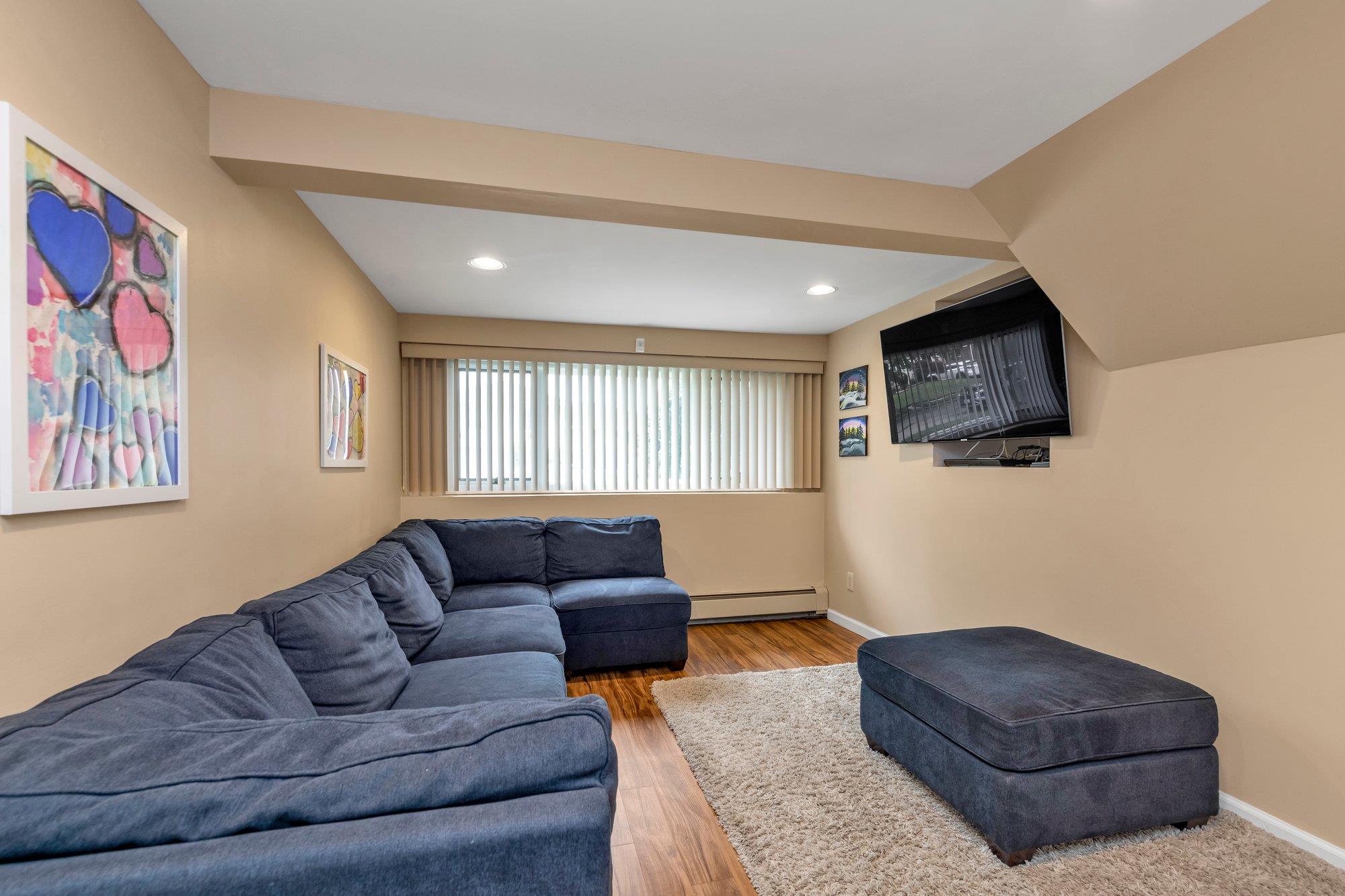 19 Alan Court, Plainview, NY 11803