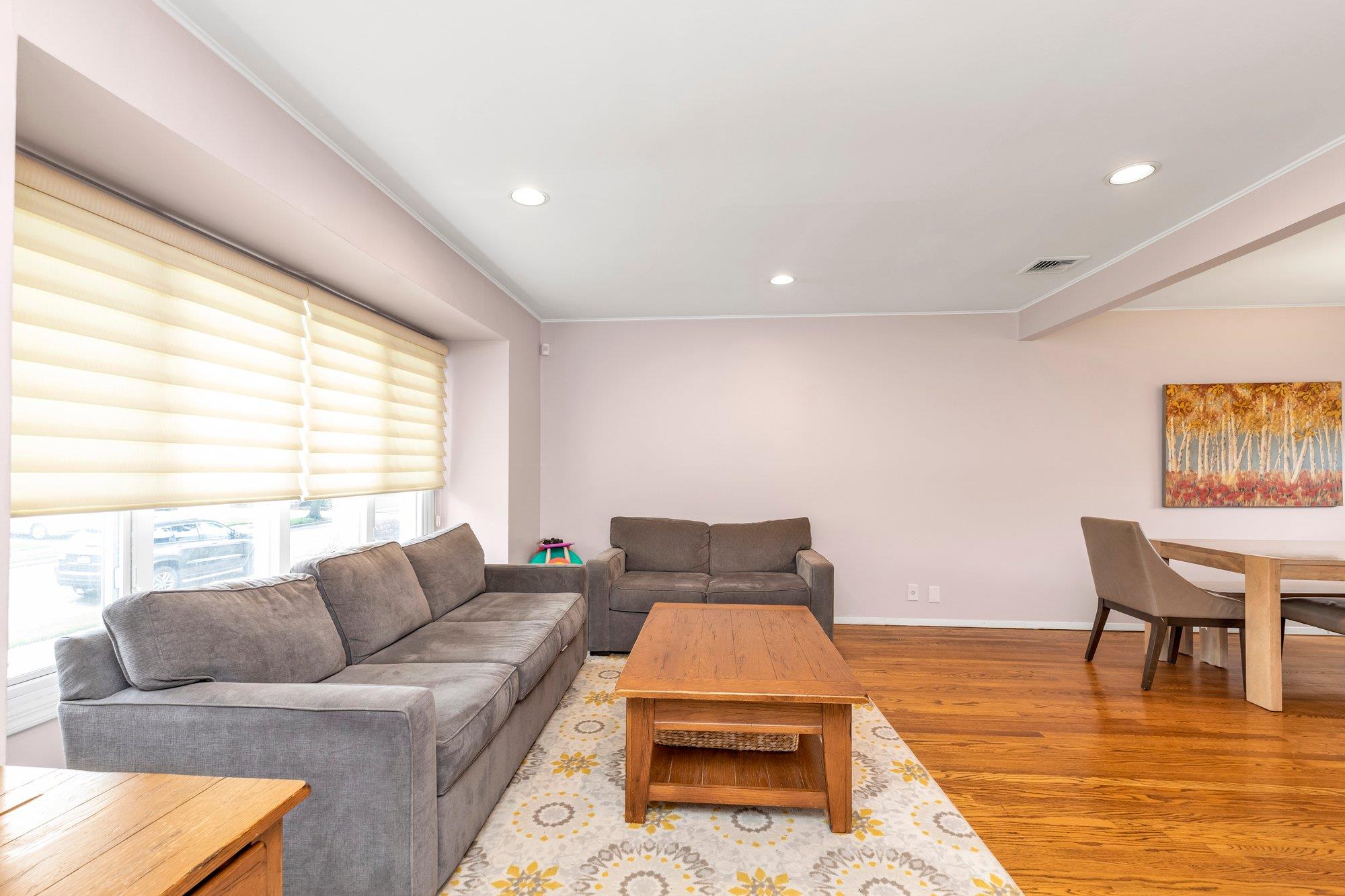 19 Alan Court, Plainview, NY 11803