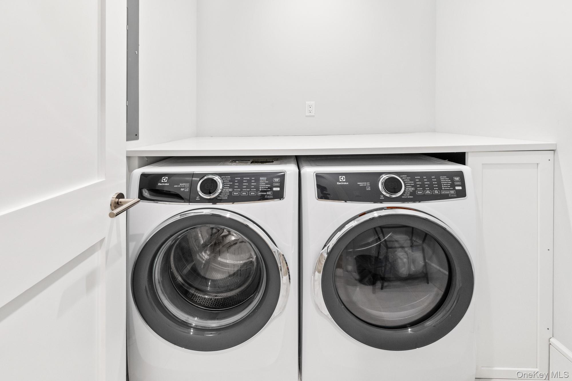 240 Head of Pond Road, Water Mill, NY 11976