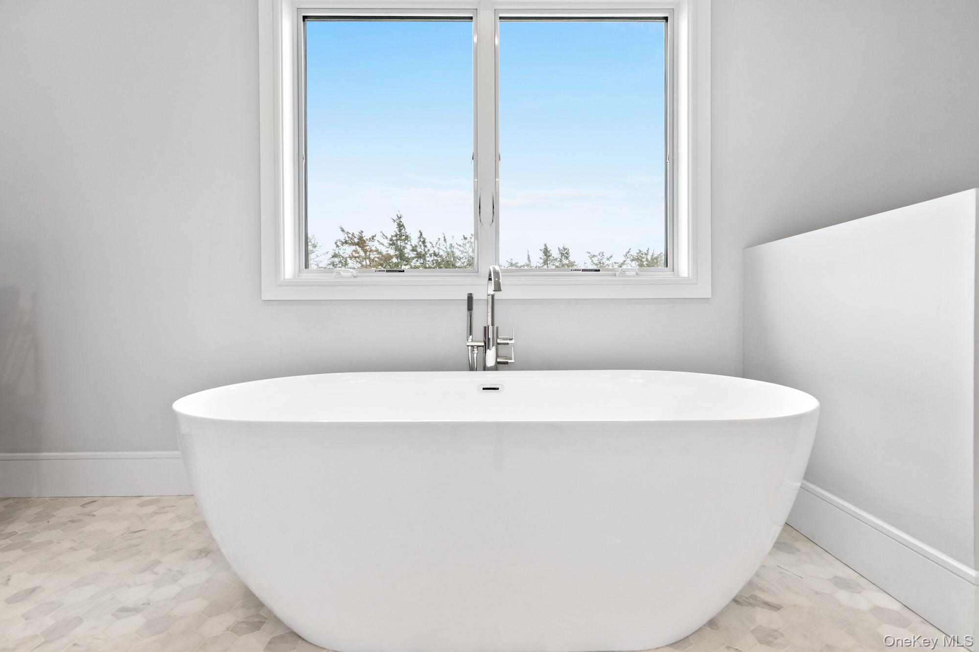 240 Head of Pond Road, Water Mill, NY 11976