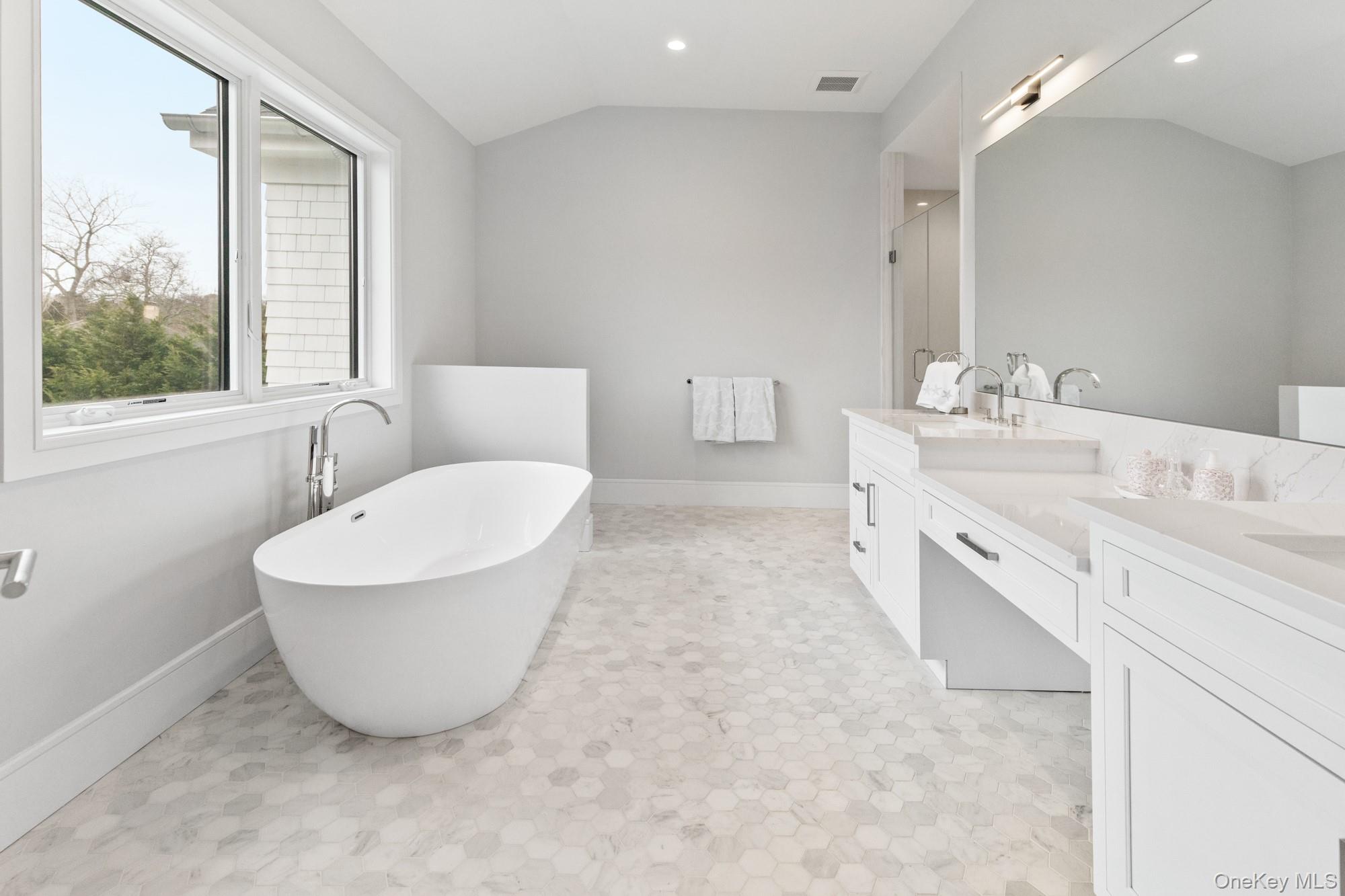 240 Head of Pond Road, Water Mill, NY 11976