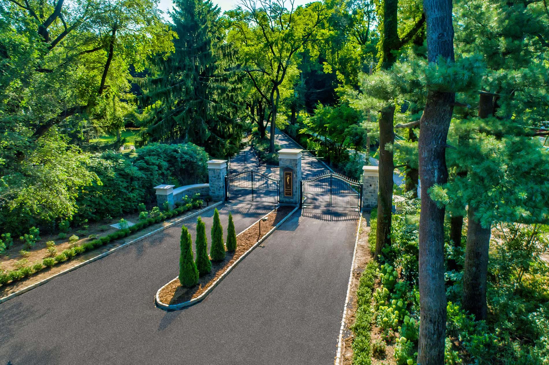 170 Hegemans Lane, Old Brookville, NY 11545