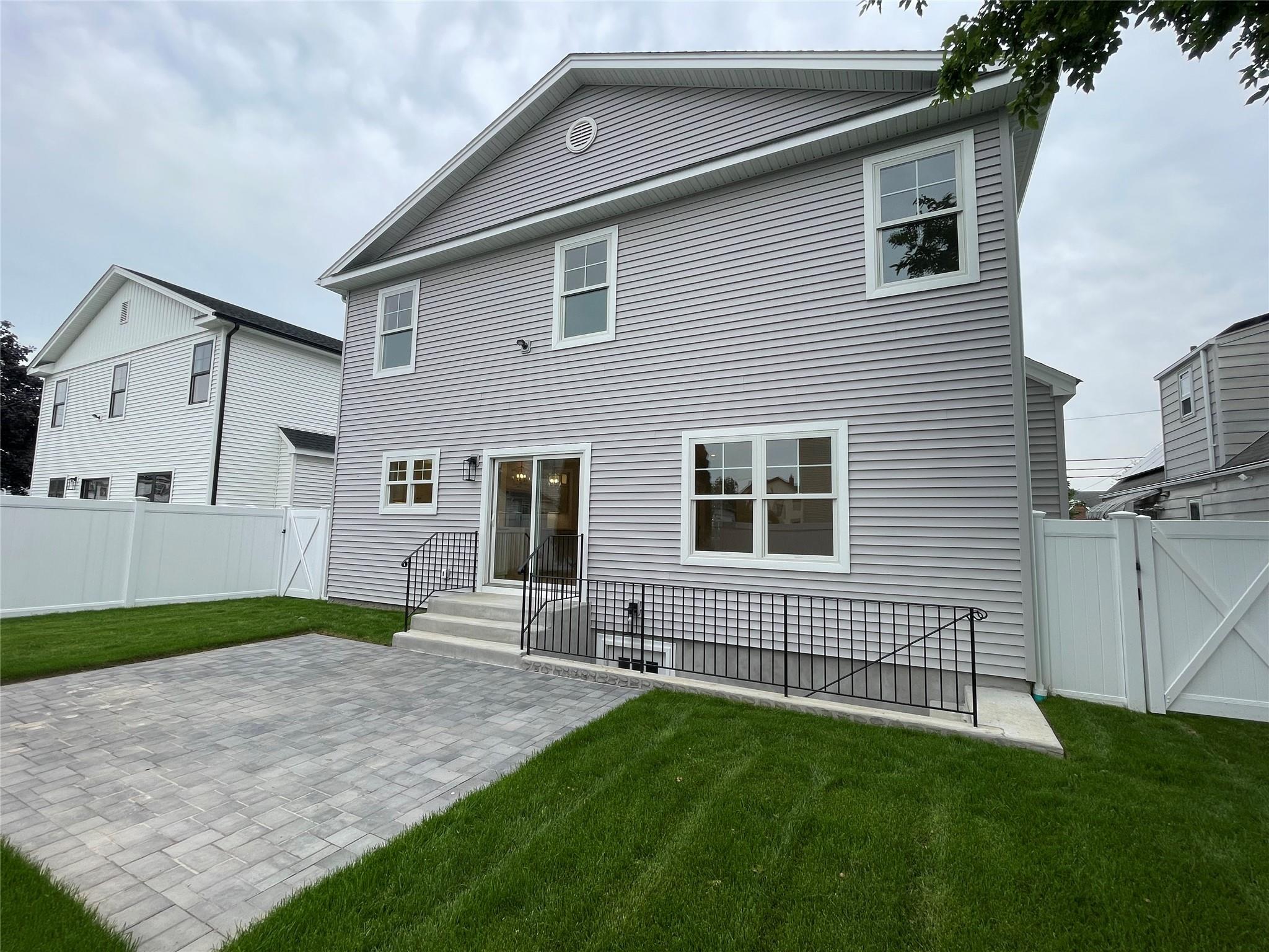 228 Latham Road, Mineola, NY 11501