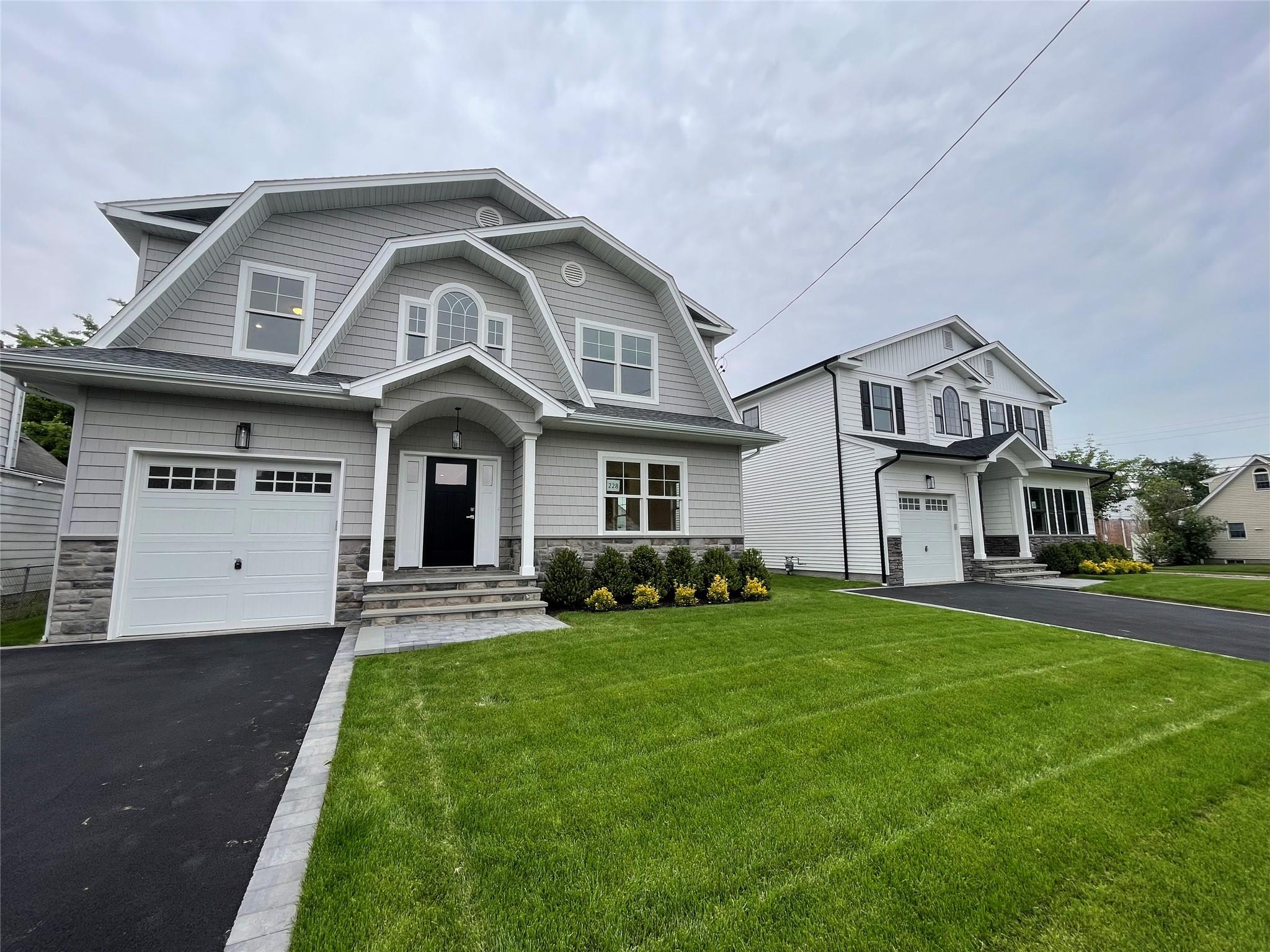 228 Latham Road, Mineola, NY 11501