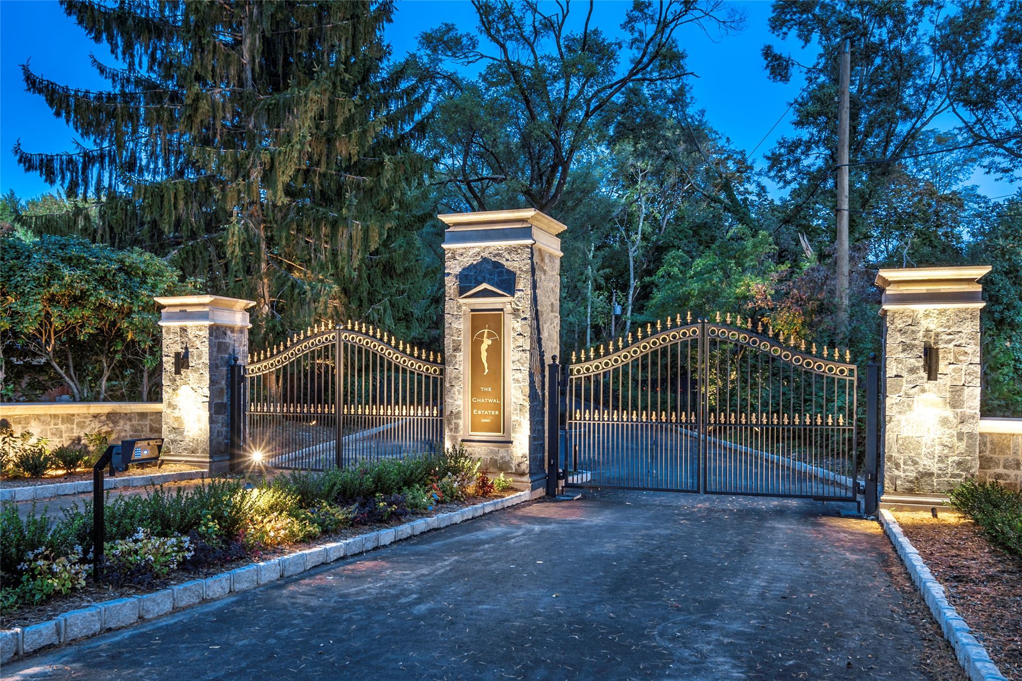 172 Hegemans Lane, Old Brookville, NY 11545