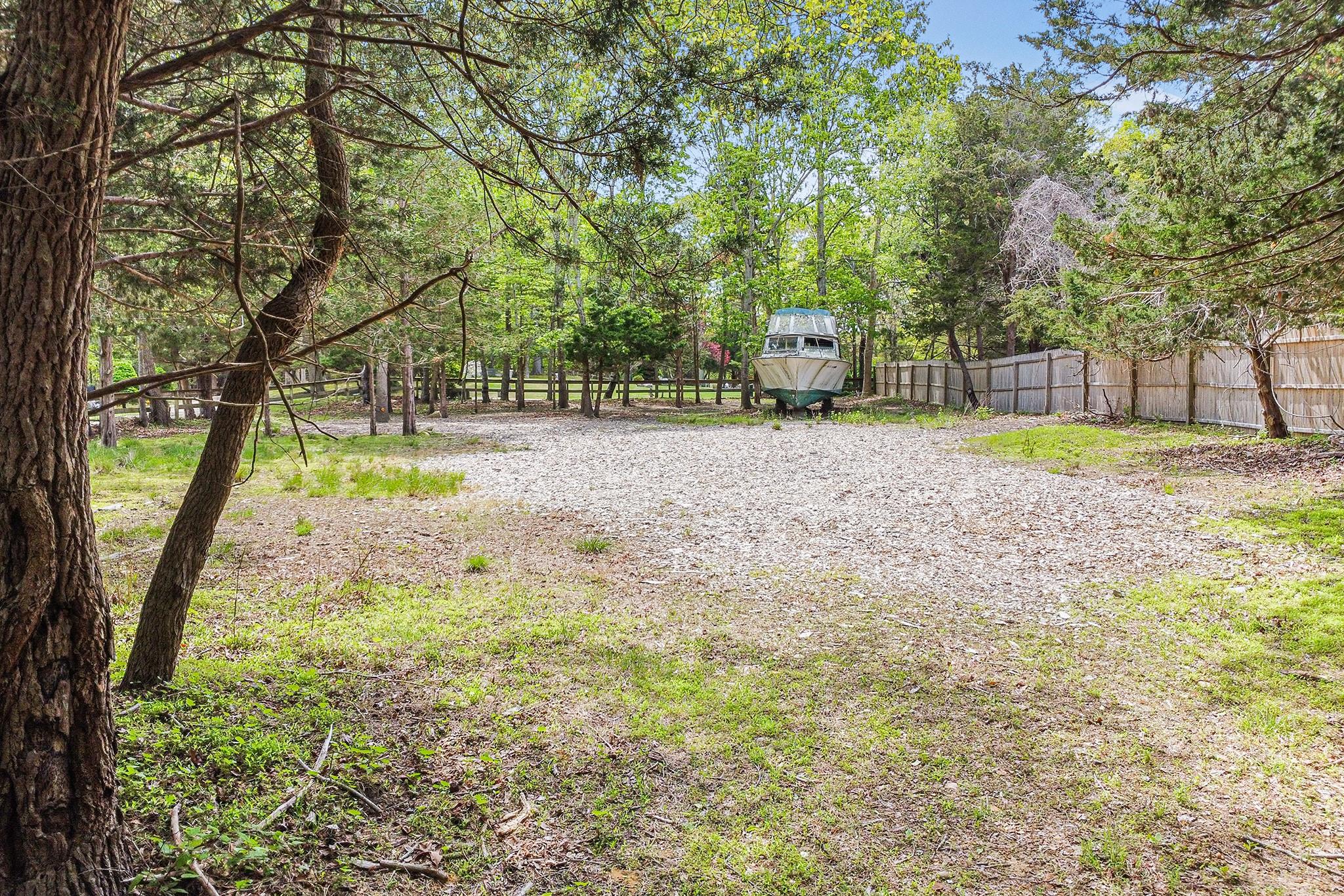 787 Accabonac Road, Springs, NY 11937