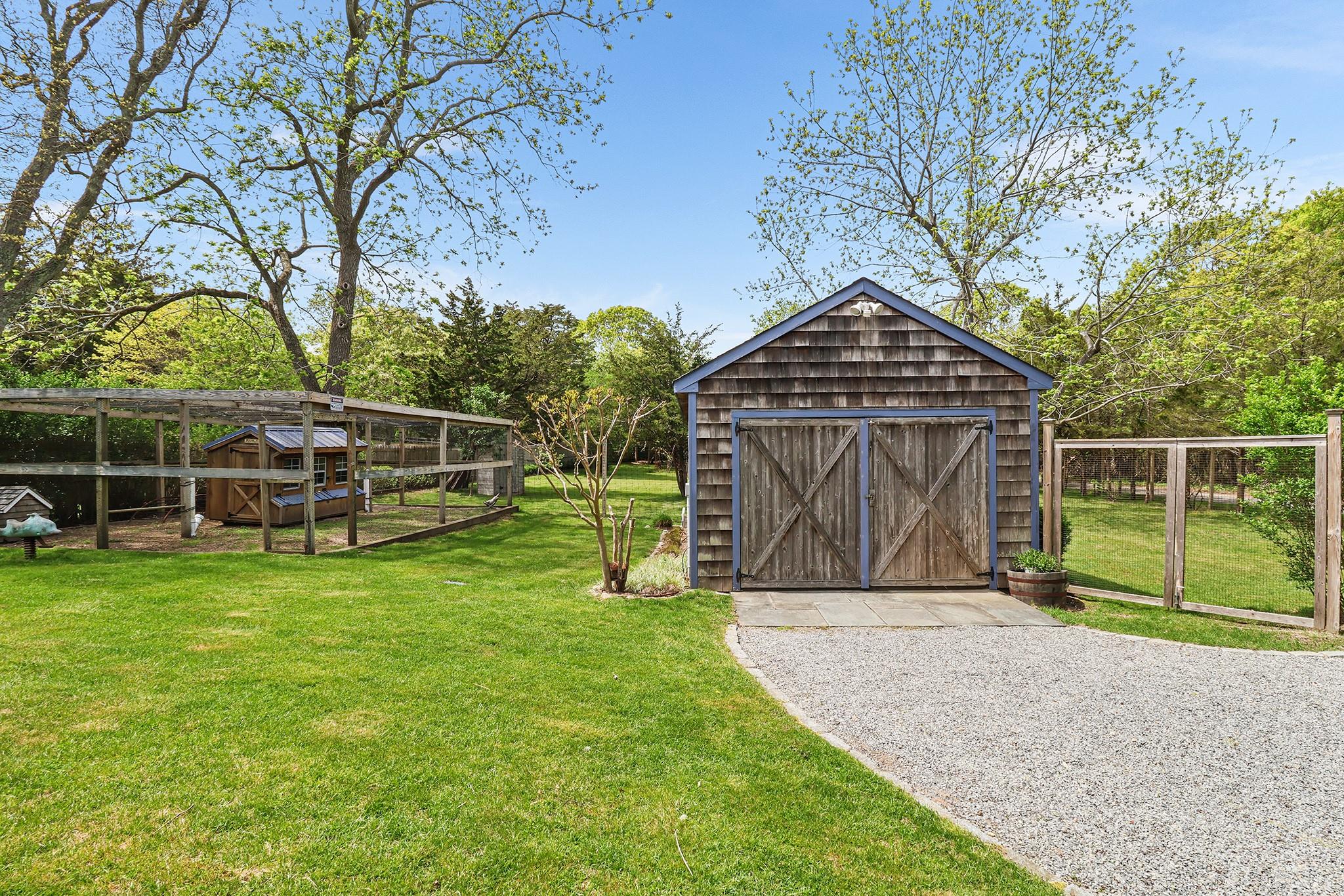 787 Accabonac Road, Springs, NY 11937