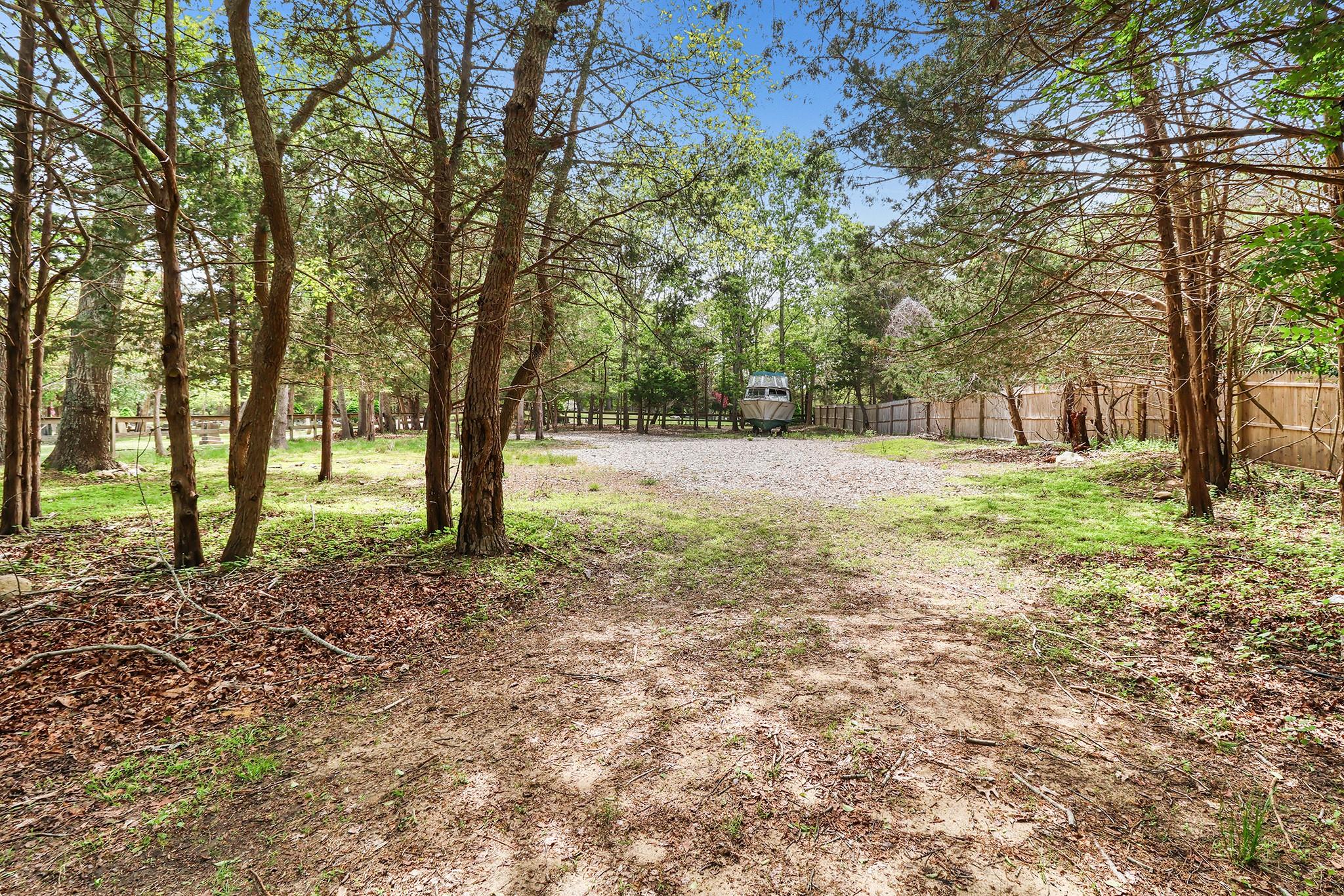 787 Accabonac Road, Springs, NY 11937