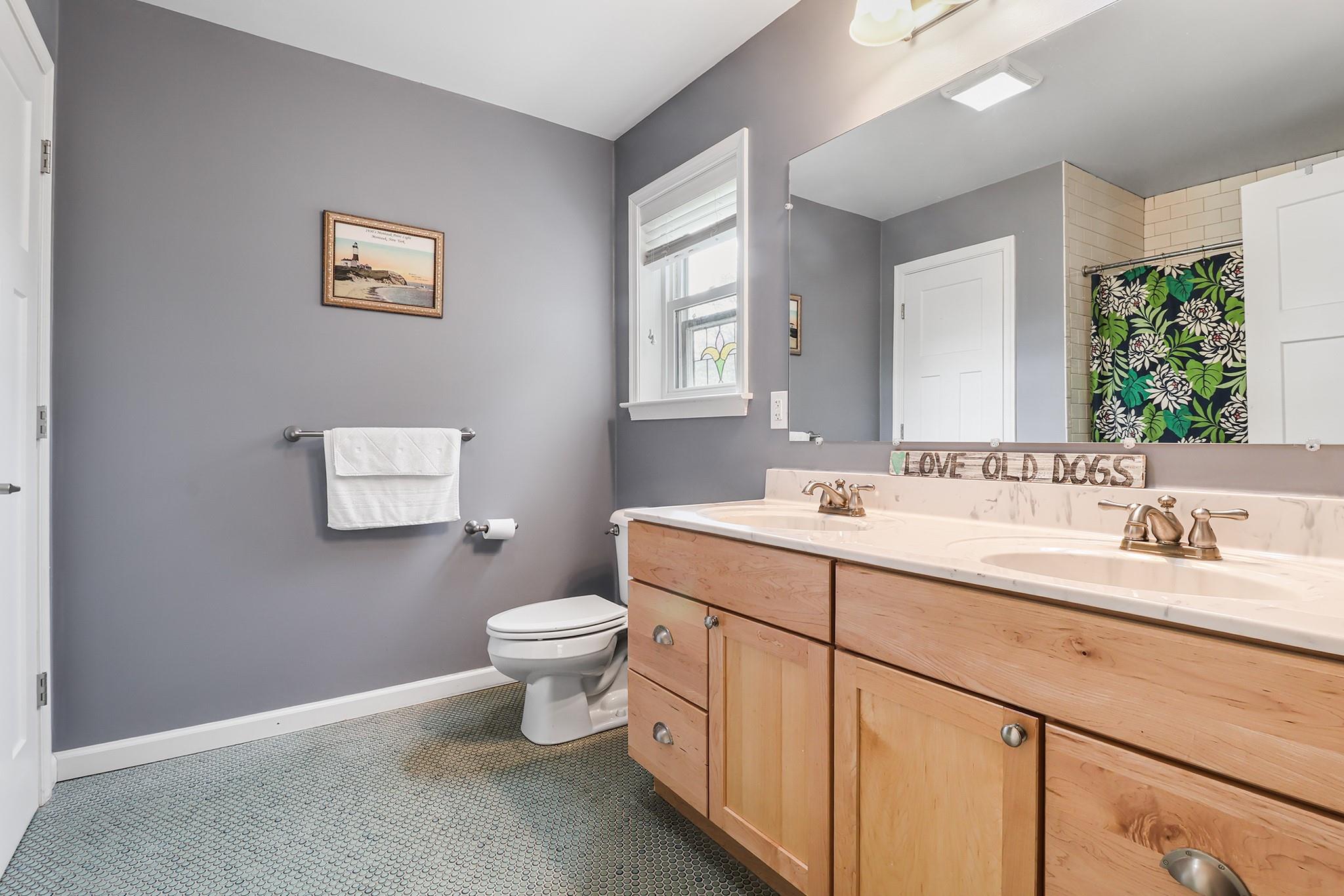 787 Accabonac Road, Springs, NY 11937