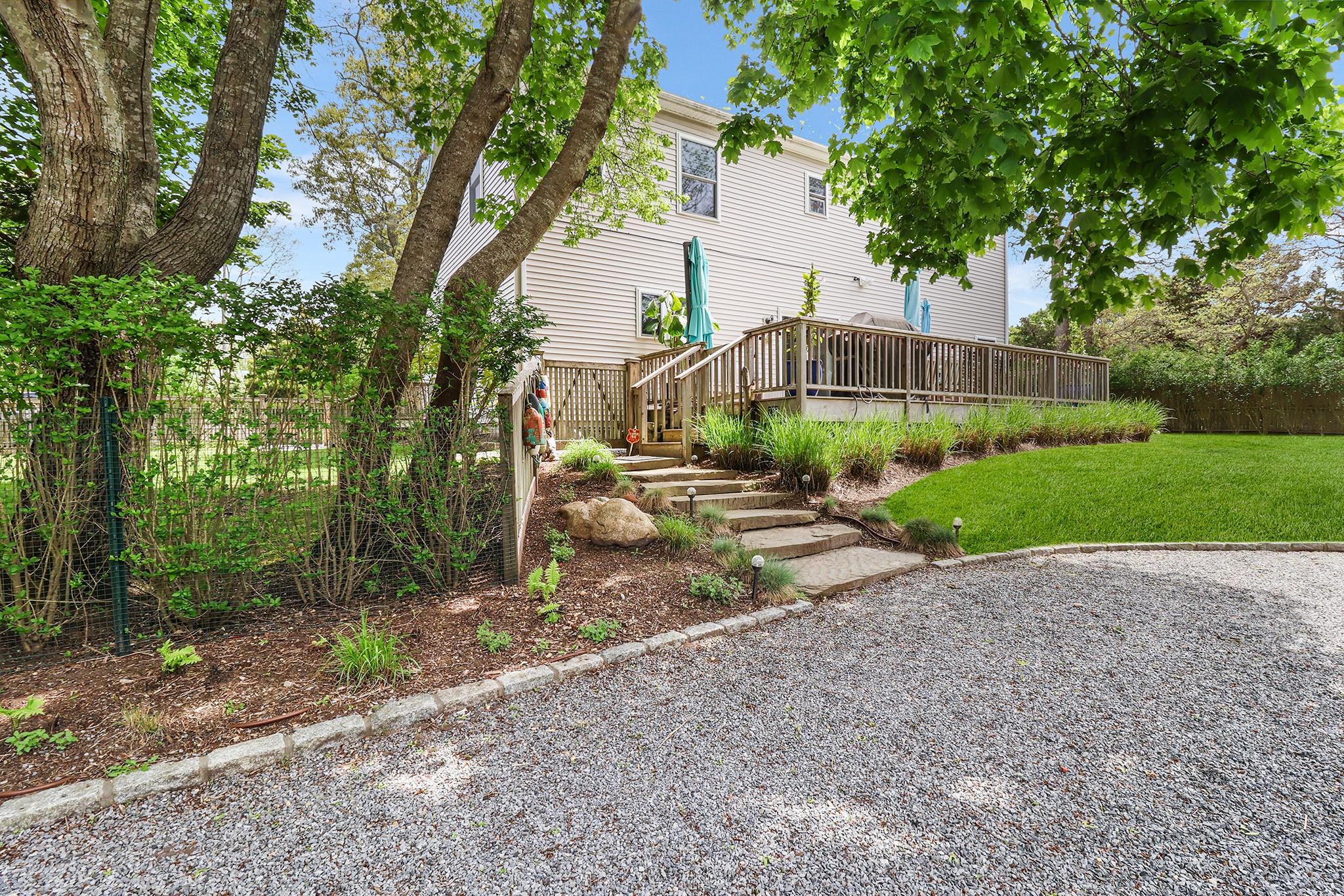 787 Accabonac Road, Springs, NY 11937