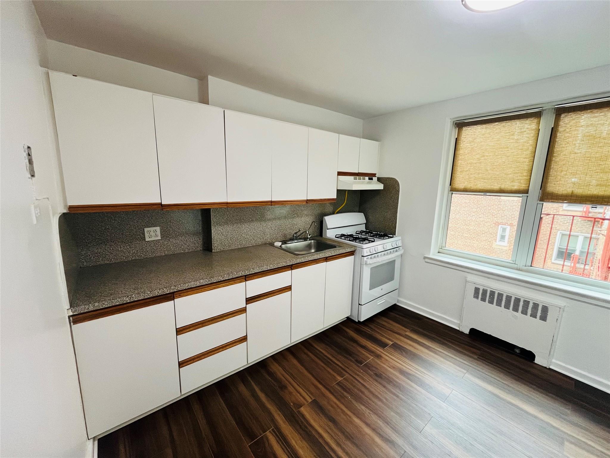 30-11 PARSONS Boulevard # 6 R, Flushing, NY 11354