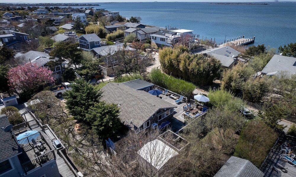 206 Bay Walk, Dunewood, NY 11706