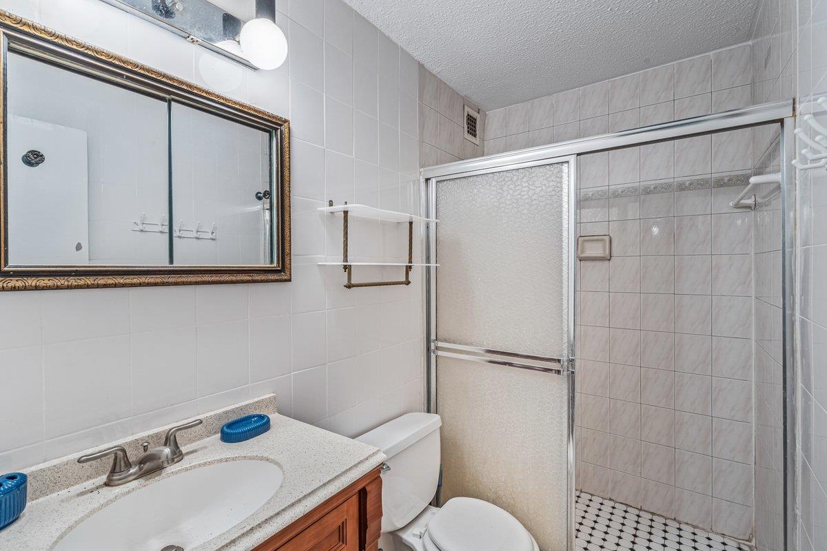 152-18 Union Turnpike # 4G, Flushing, NY 11367