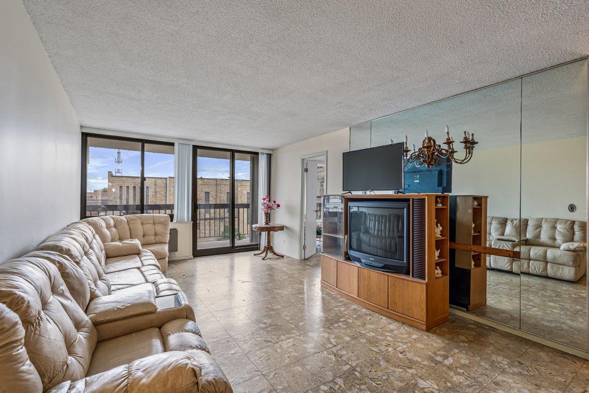 152-18 Union Turnpike # 4G, Flushing, NY 11367