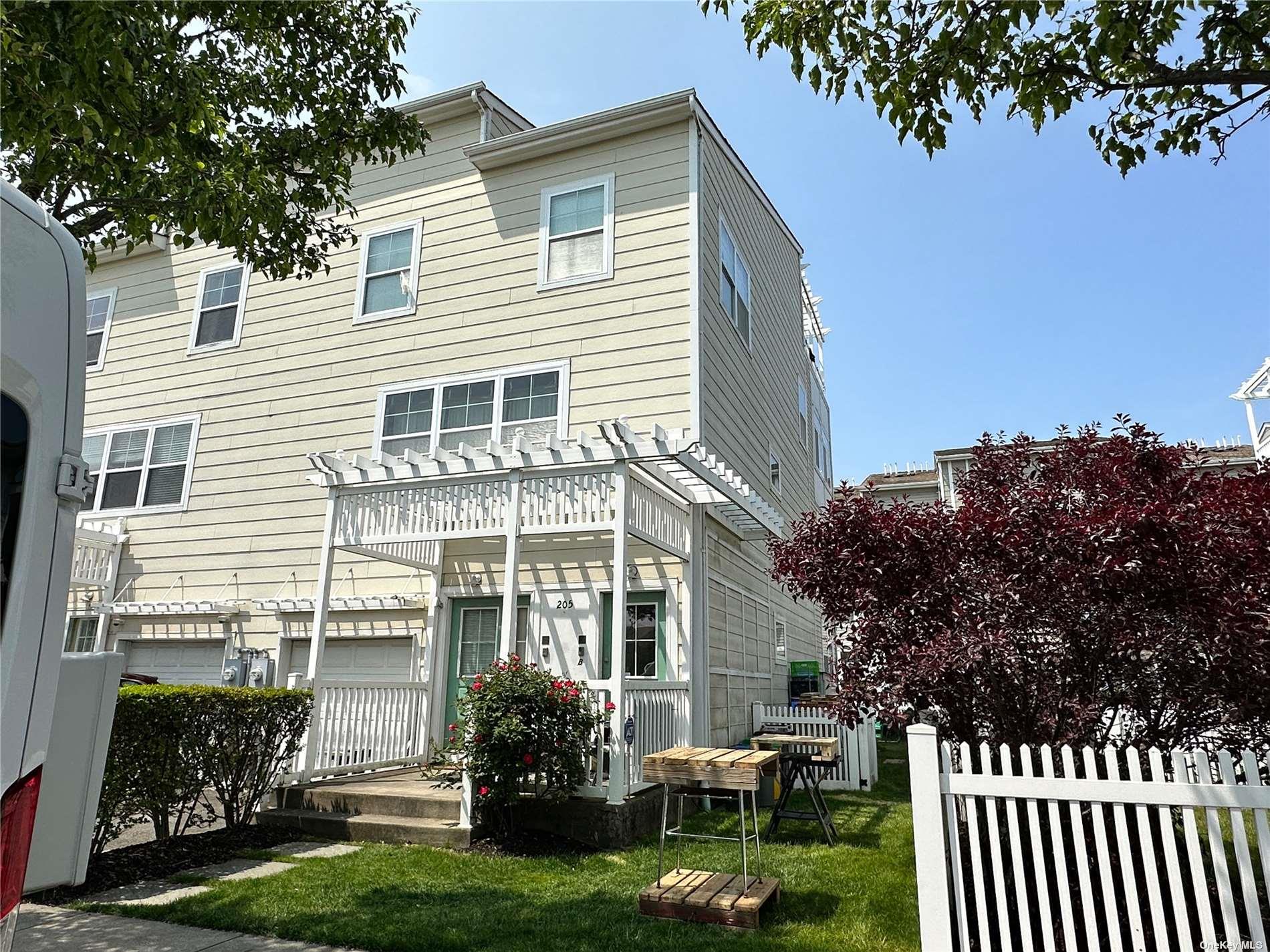 205 Aquatic Place, Arverne, NY 11692