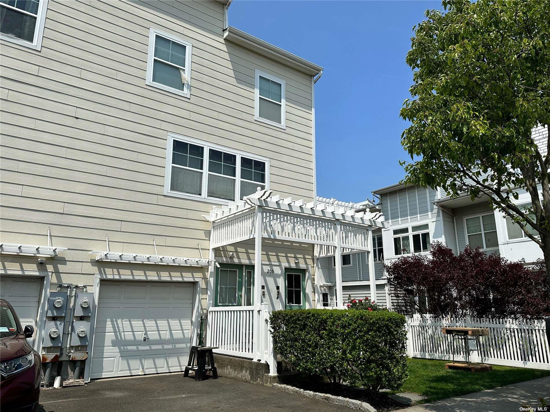 205 Aquatic Place, Arverne, NY 11692