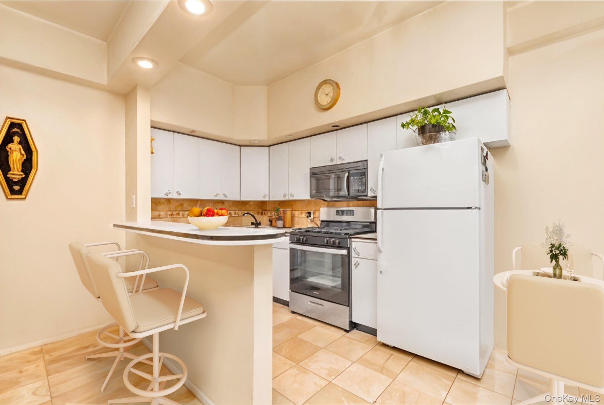 160-15 Powells Cove Boulevard # D203, Beechhurst, NY 11357