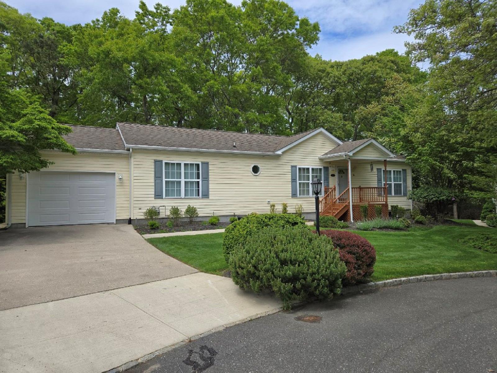 1407 Middle Road # 203, Calverton, NY 11933