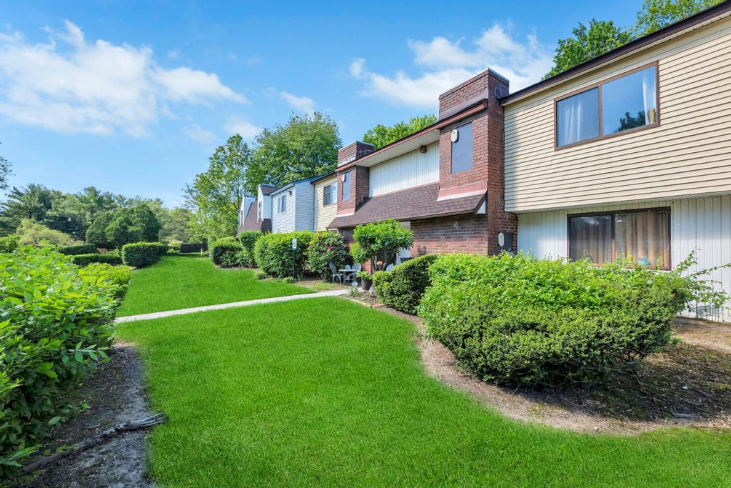 237 Pointe Circle North # 237, Coram, NY 11772