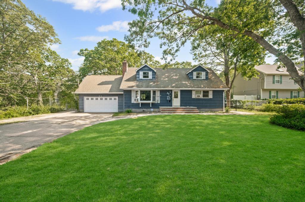 38 Greenport Avenue, Medford, NY 11763