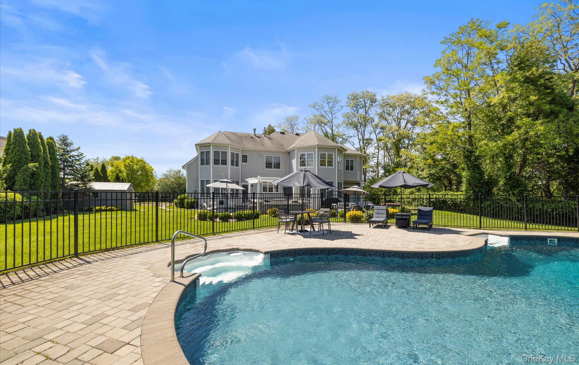 16 Home Court, Huntington, NY 11743