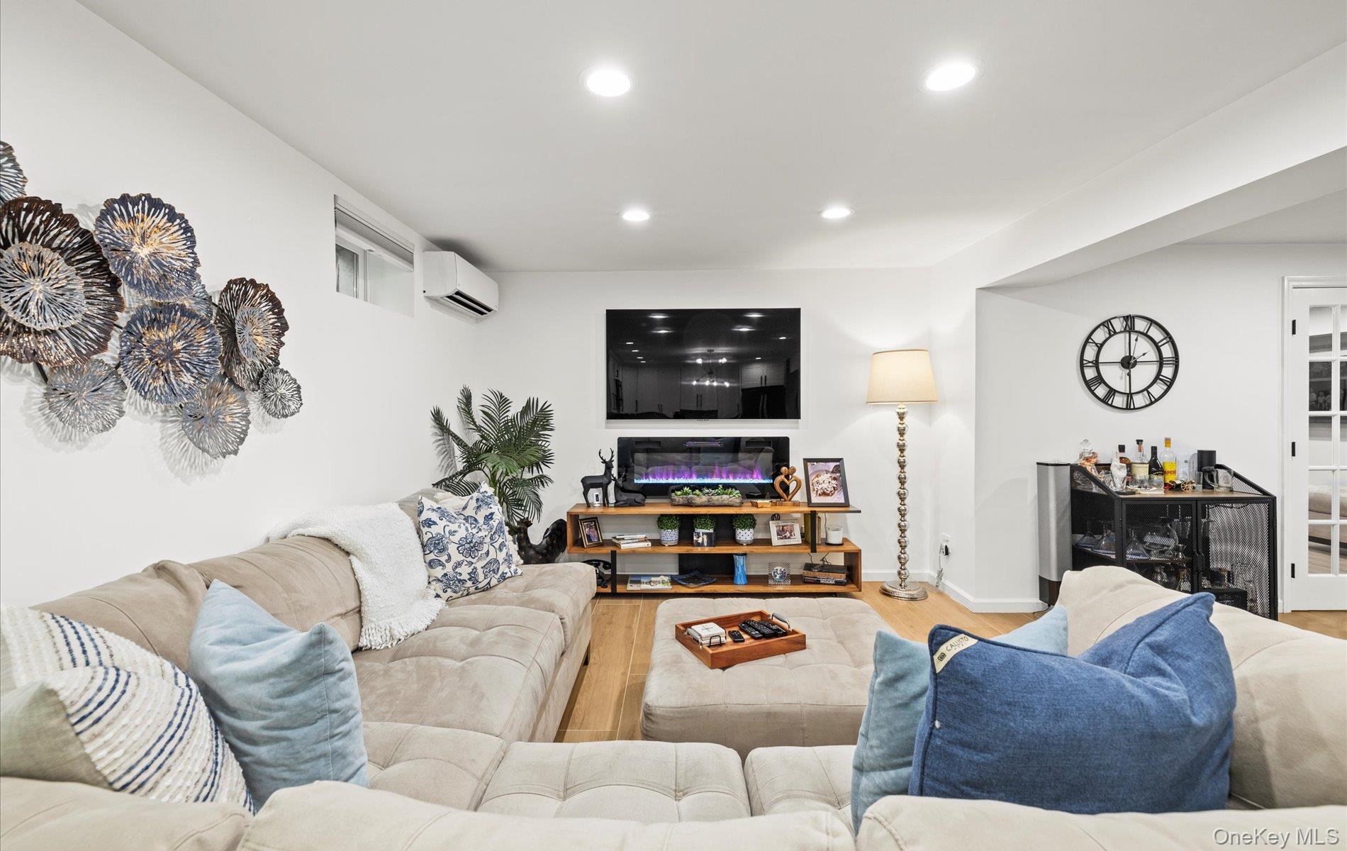 16 Home Court, Huntington, NY 11743