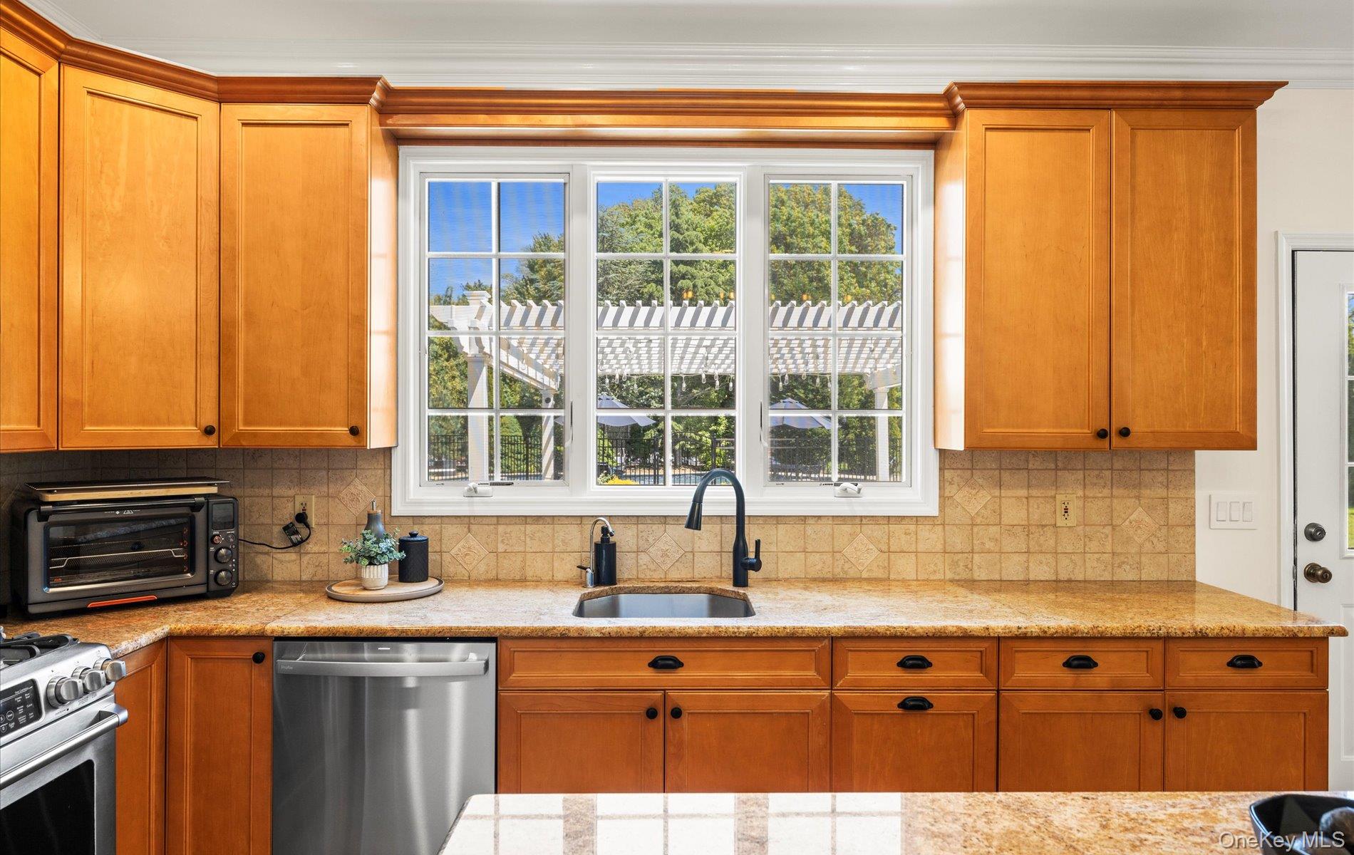 16 Home Court, Huntington, NY 11743