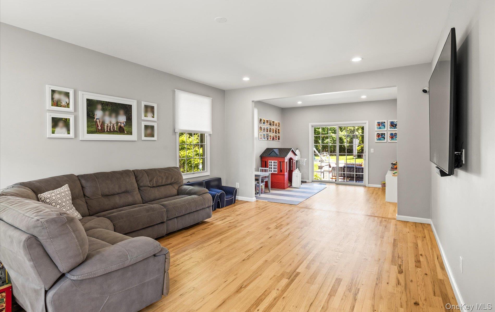 16 Home Court, Huntington, NY 11743