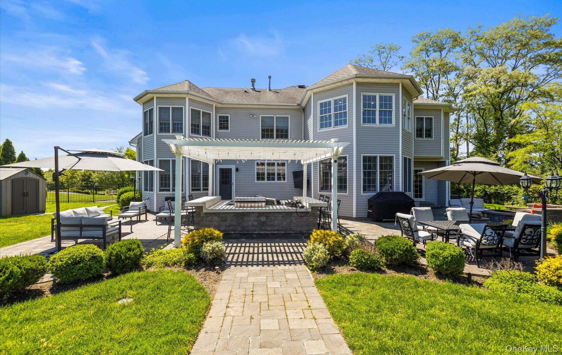 16 Home Court, Huntington, NY 11743