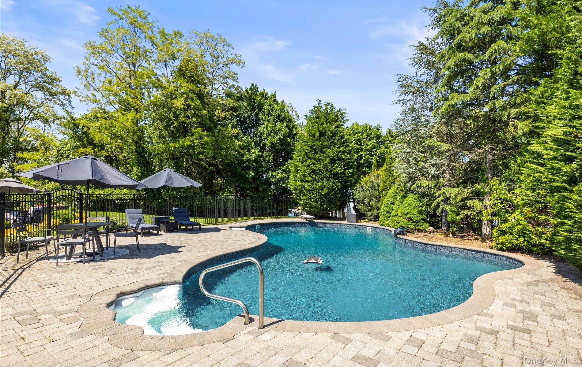 16 Home Court, Huntington, NY 11743