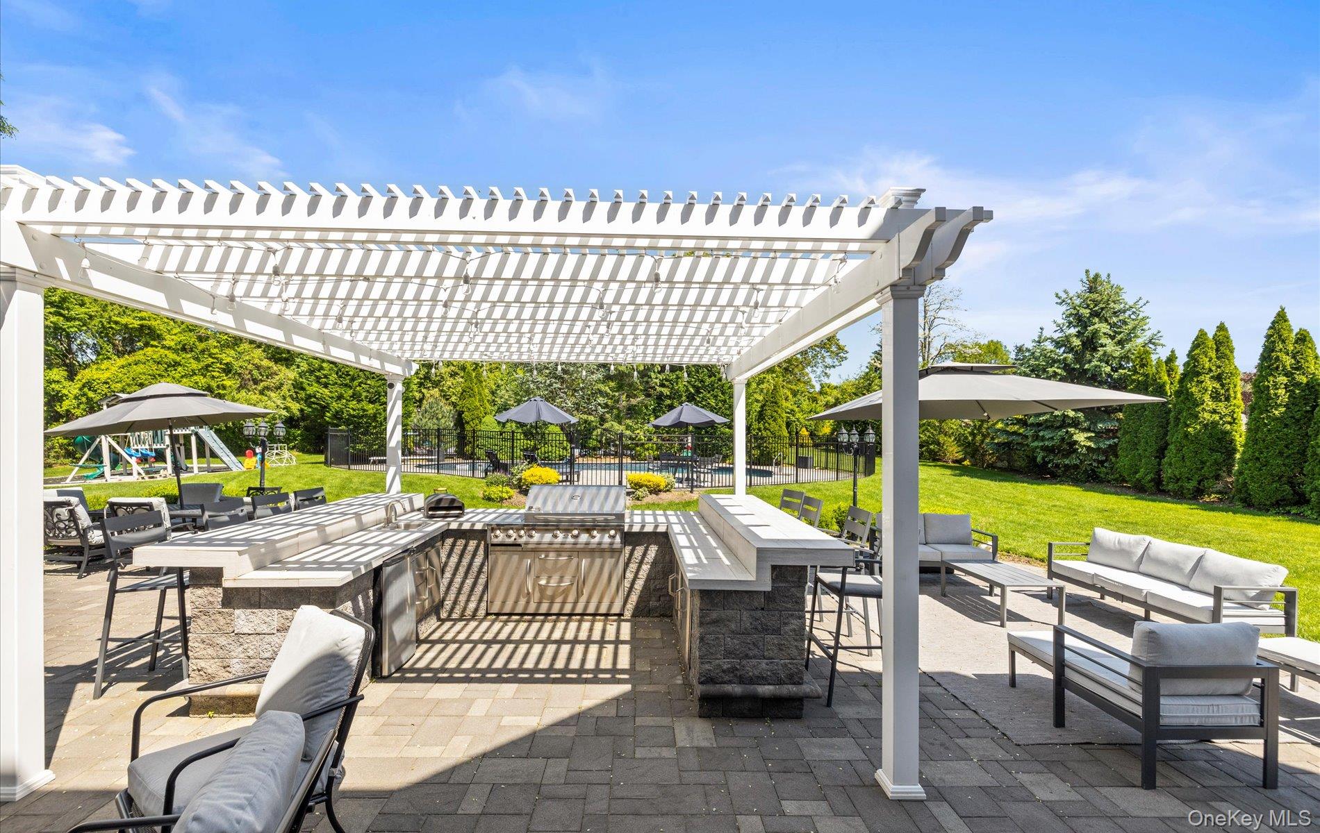 16 Home Court, Huntington, NY 11743