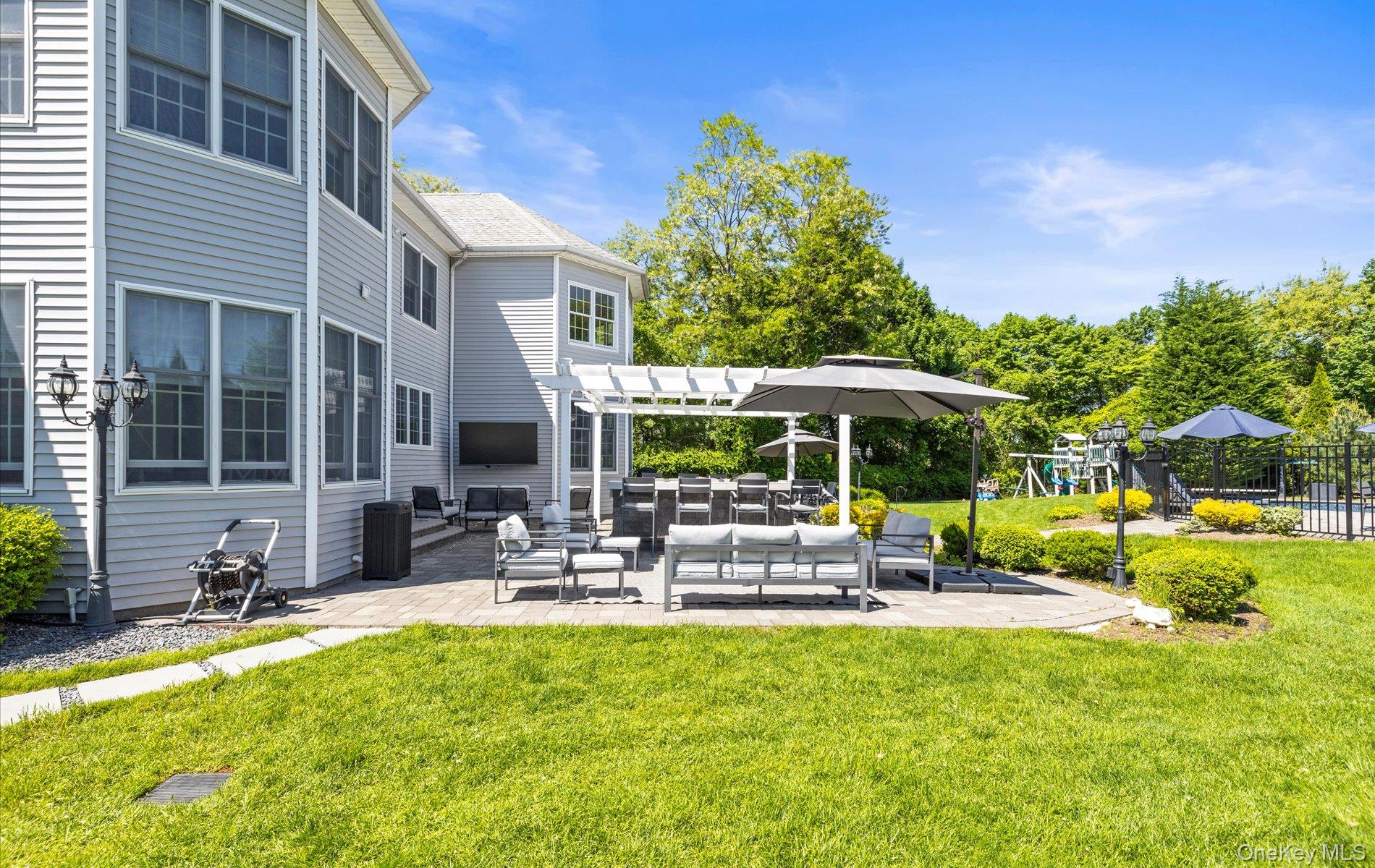 16 Home Court, Huntington, NY 11743