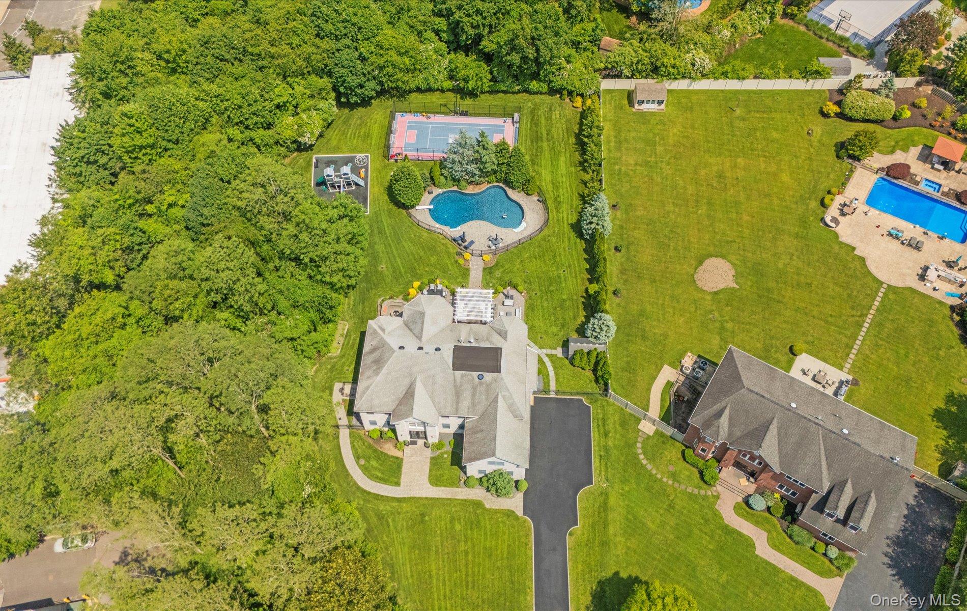 16 Home Court, Huntington, NY 11743