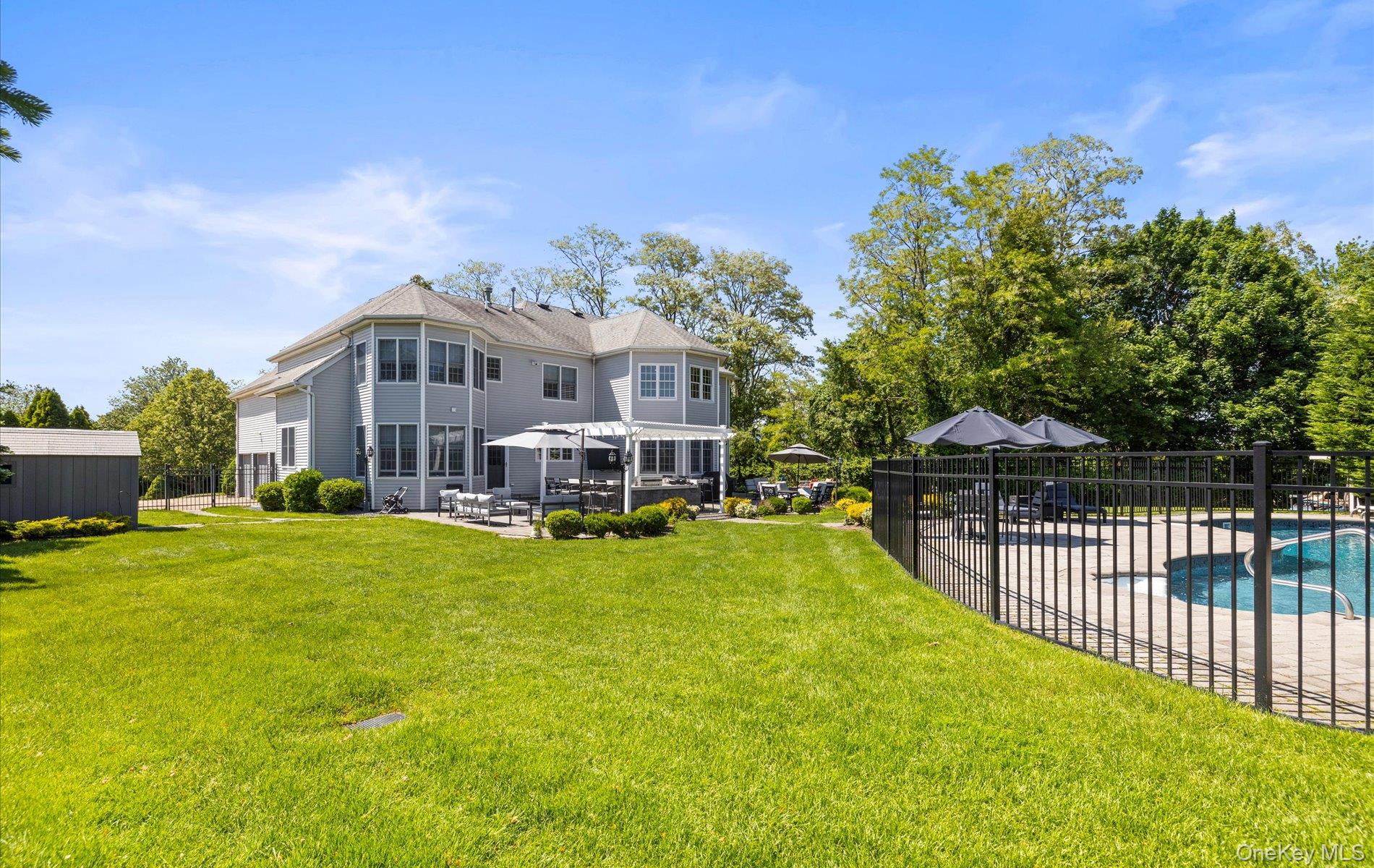 16 Home Court, Huntington, NY 11743