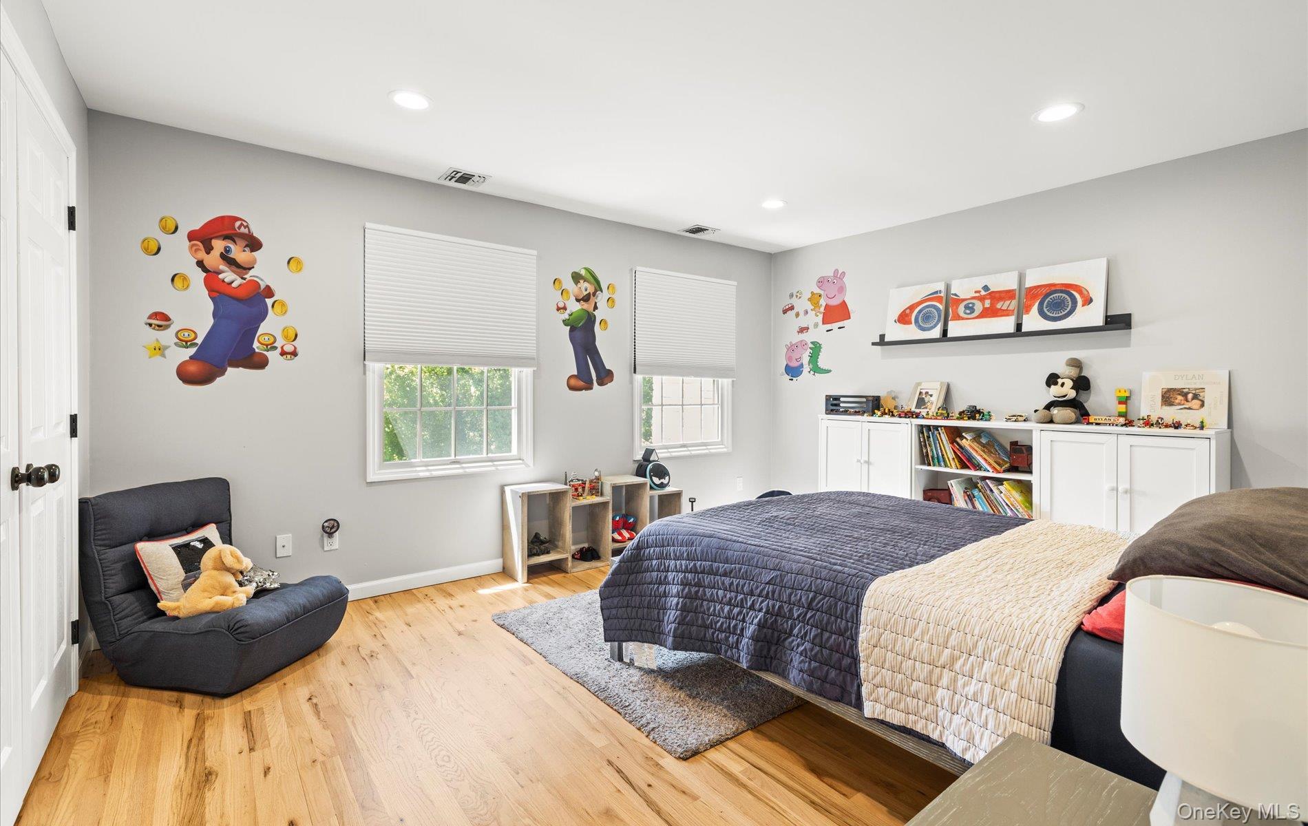 16 Home Court, Huntington, NY 11743