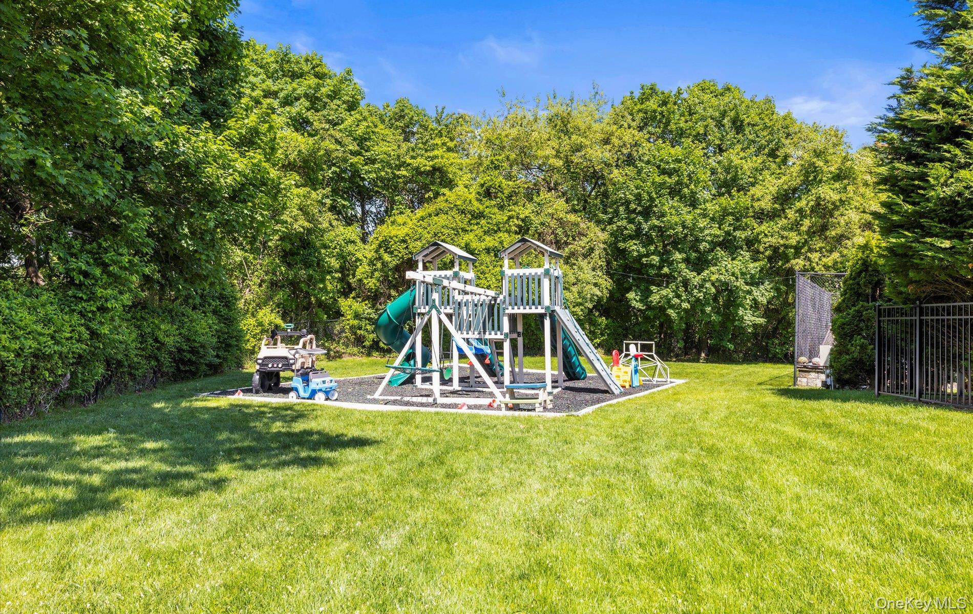 16 Home Court, Huntington, NY 11743