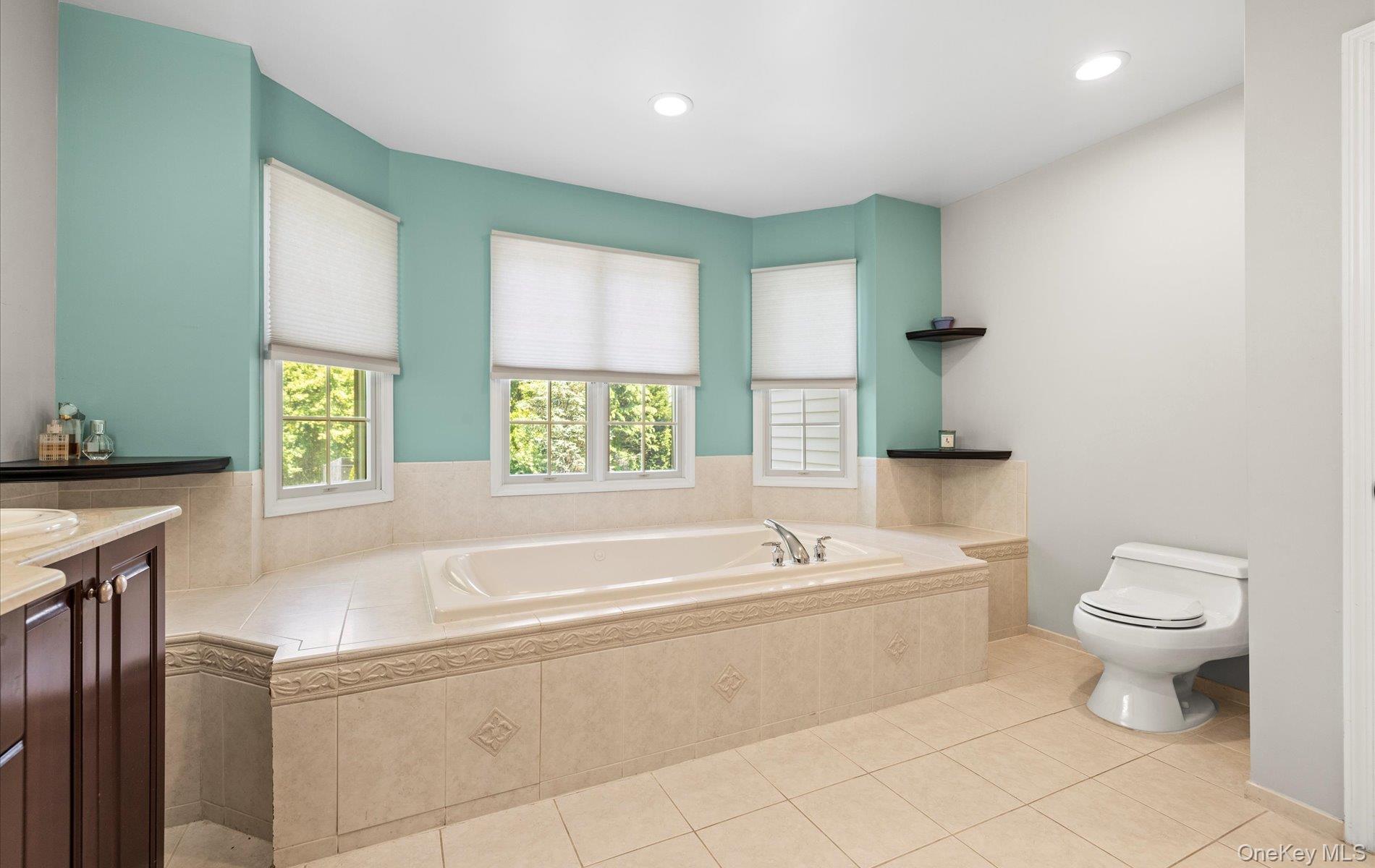 16 Home Court, Huntington, NY 11743