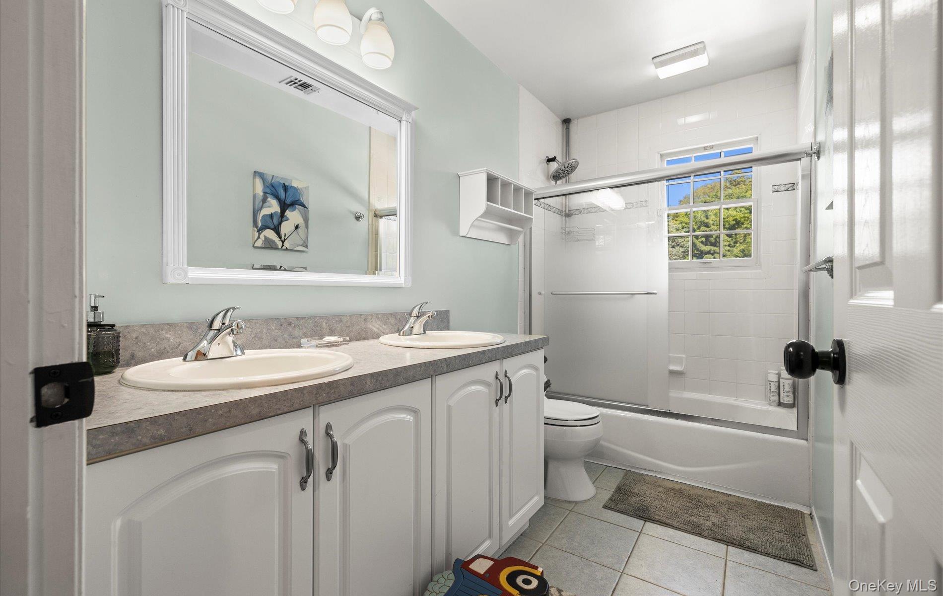 16 Home Court, Huntington, NY 11743