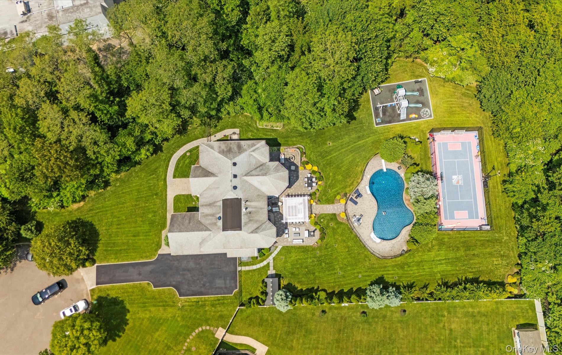 16 Home Court, Huntington, NY 11743