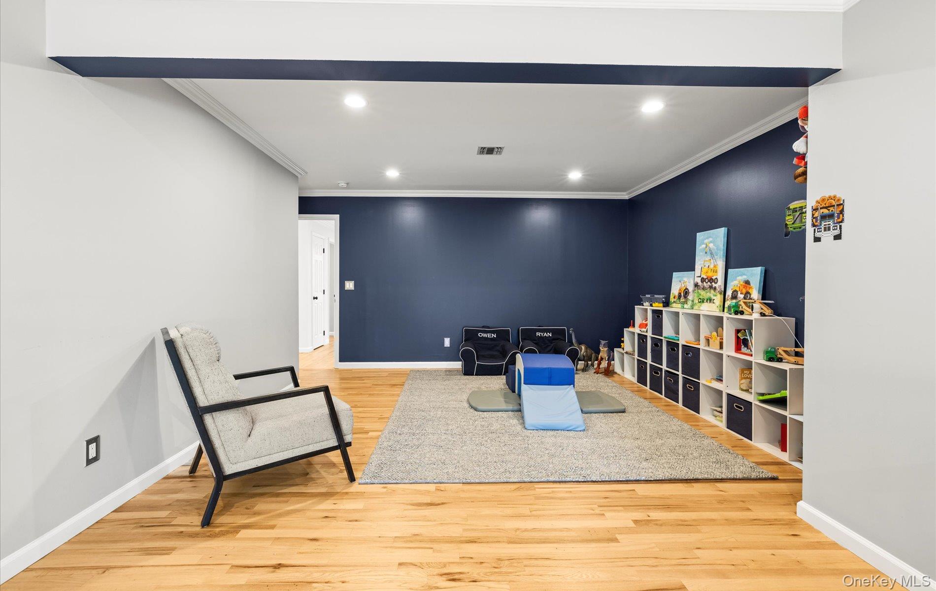 16 Home Court, Huntington, NY 11743