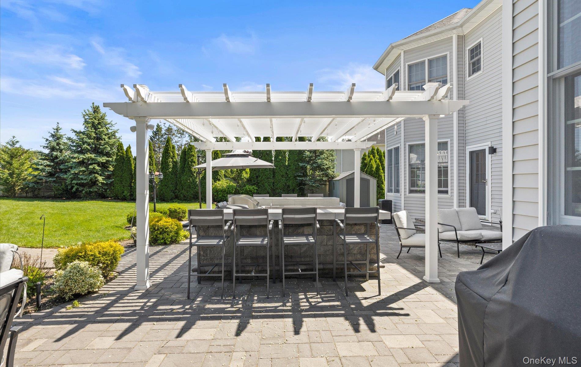 16 Home Court, Huntington, NY 11743